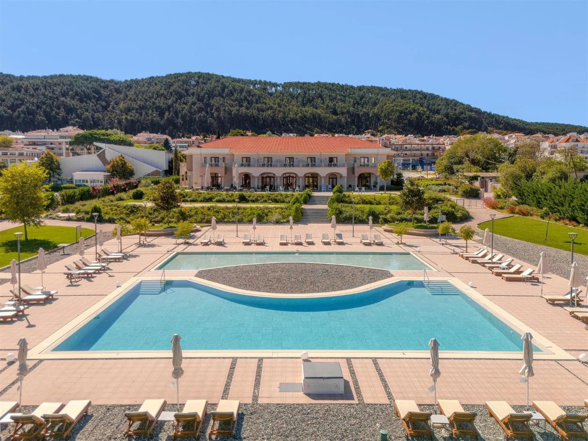 Swimming pool in The Lake Hotel