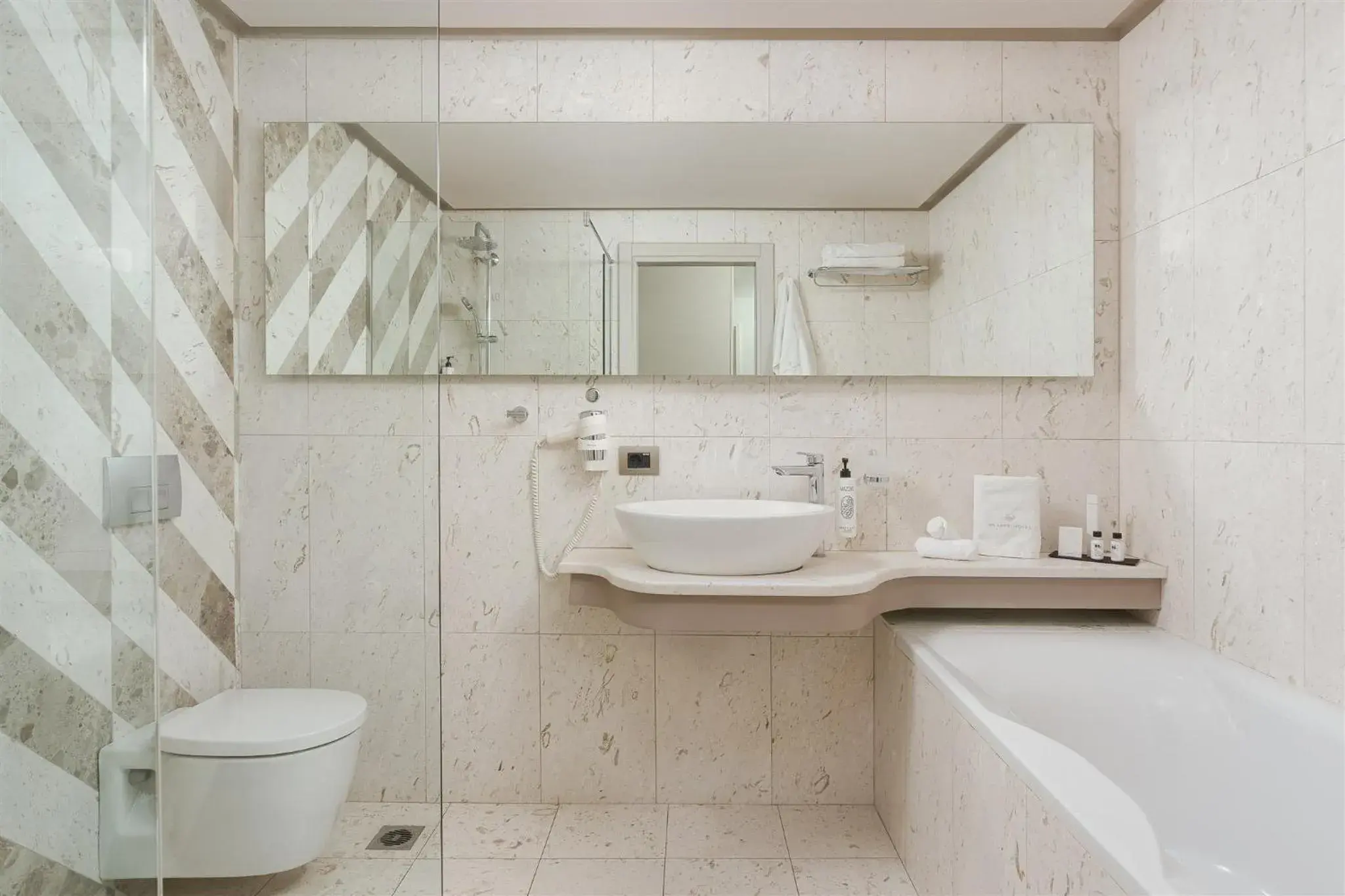 Family Garden View in The Lake Hotel Family Garden View in The Lake Hotel