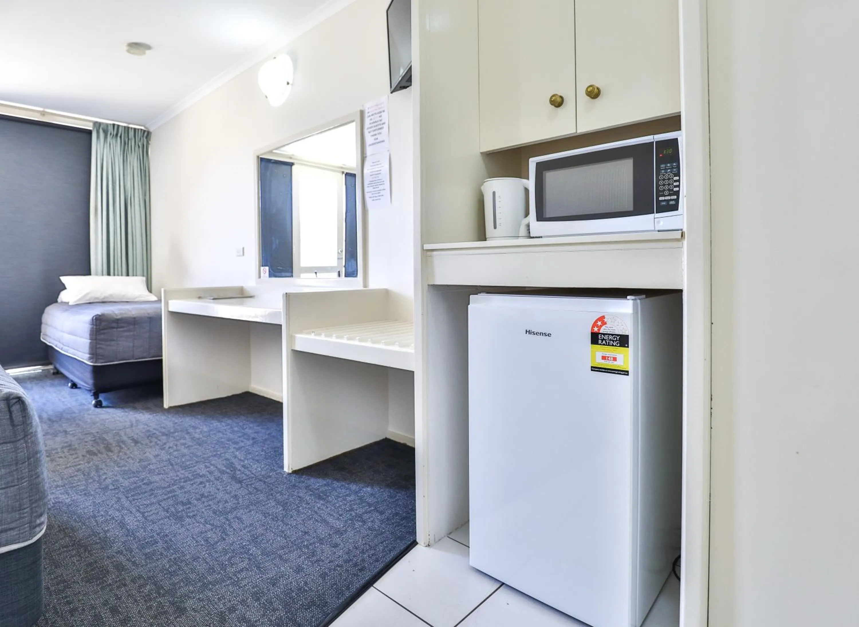 Photo of the whole room in Cottonwood Motor Inn