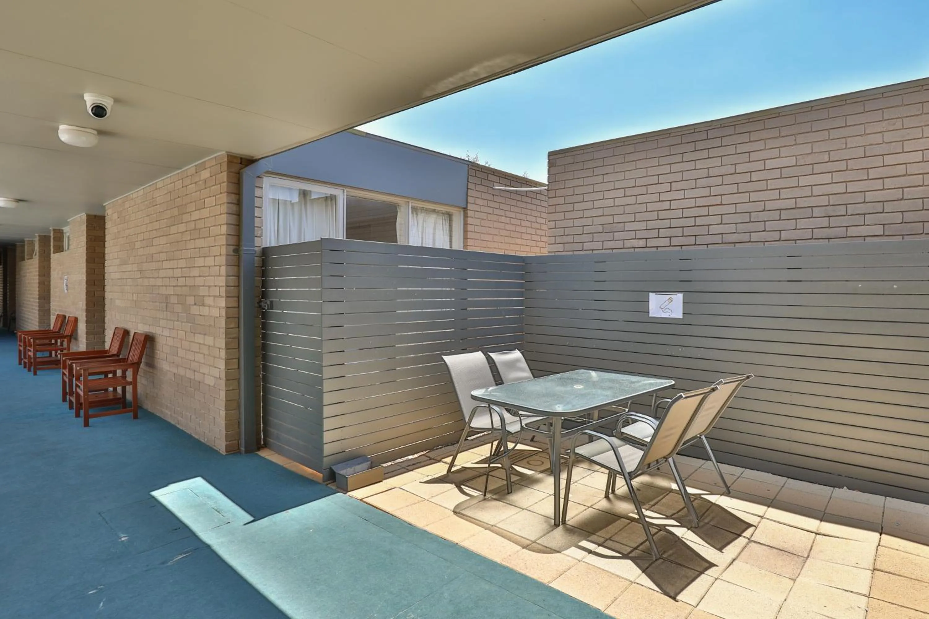 Property building in Cottonwood Motor Inn