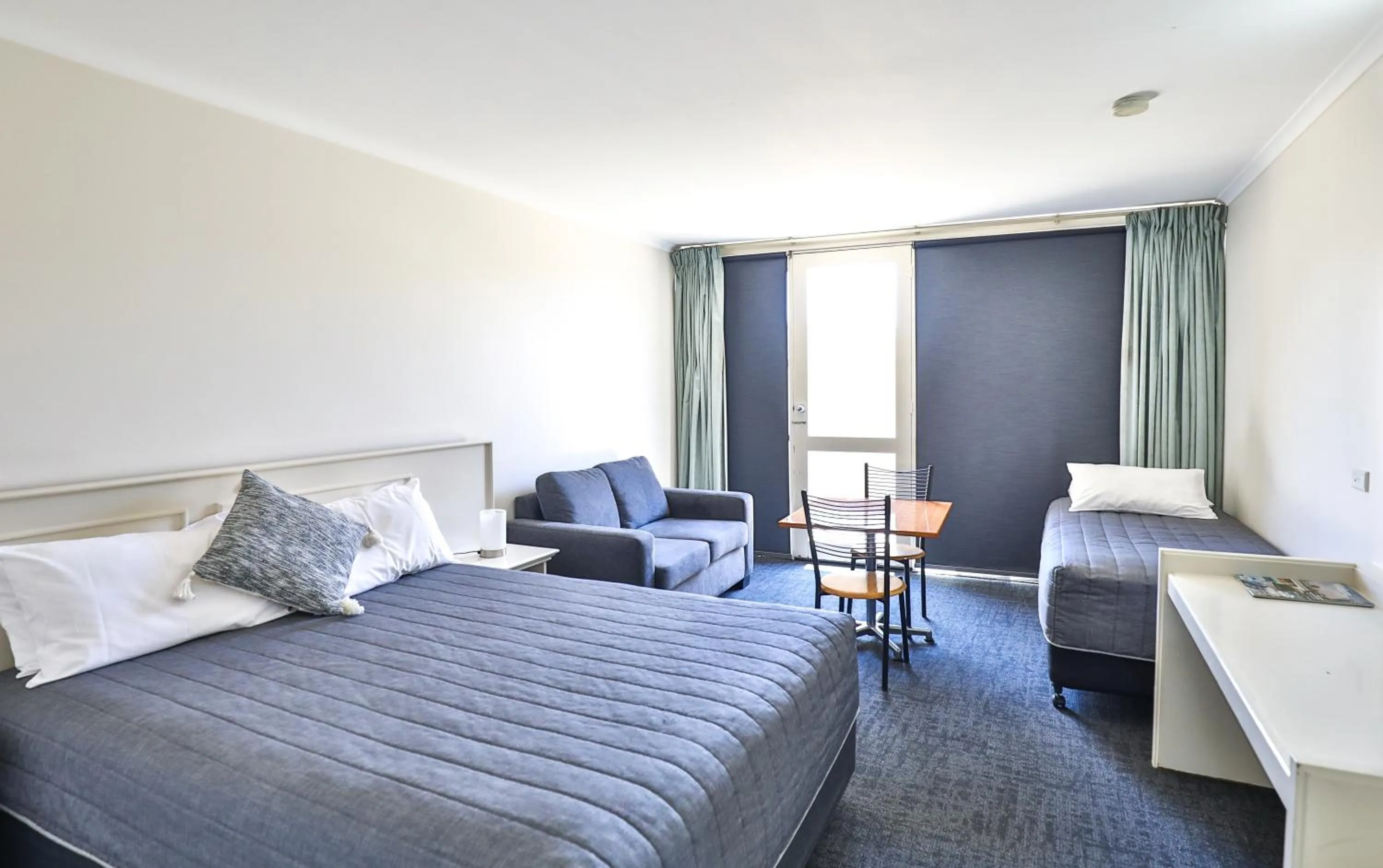 Bedroom, Bed in Cottonwood Motor Inn