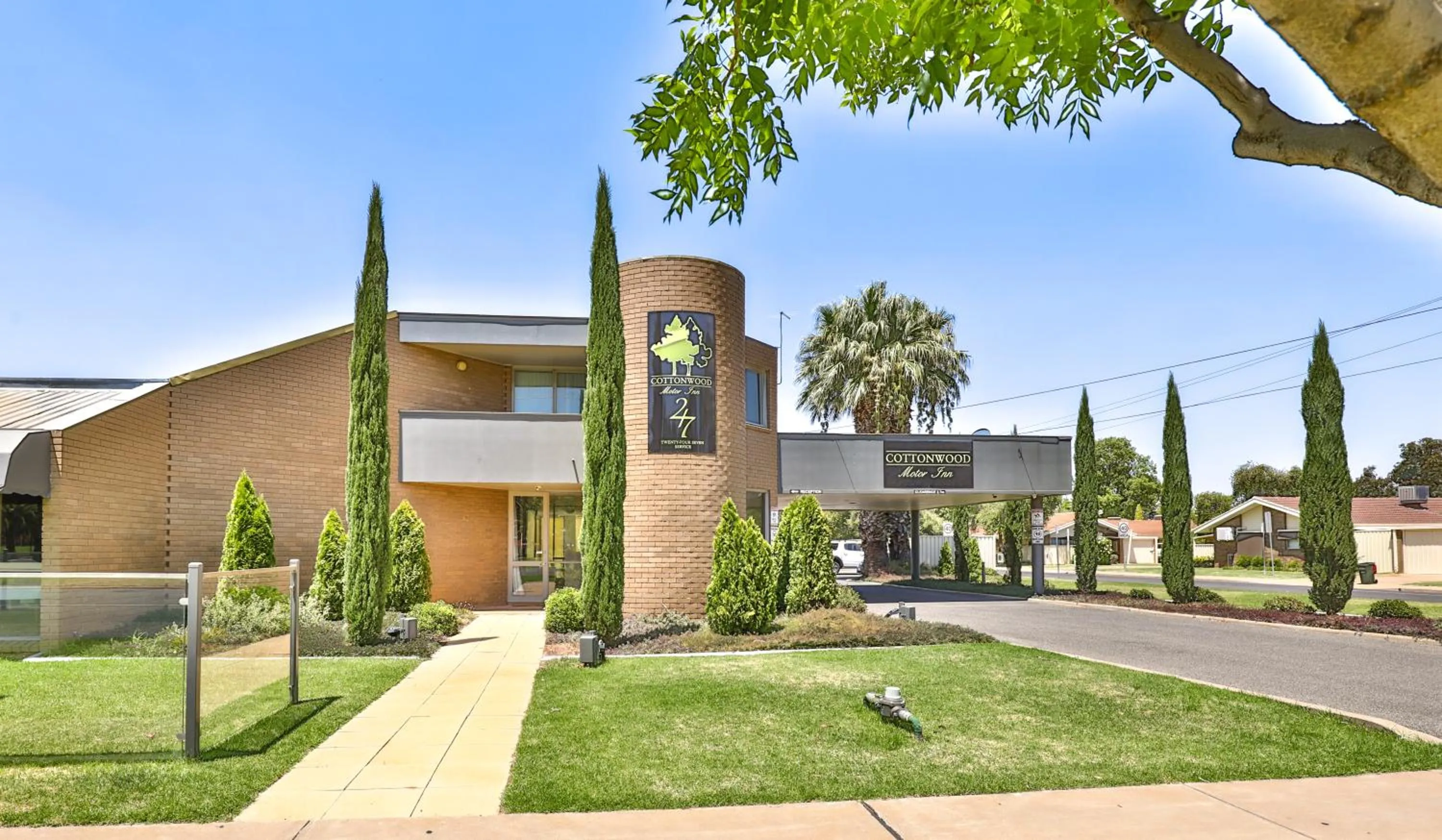 Cottonwood Motor Inn