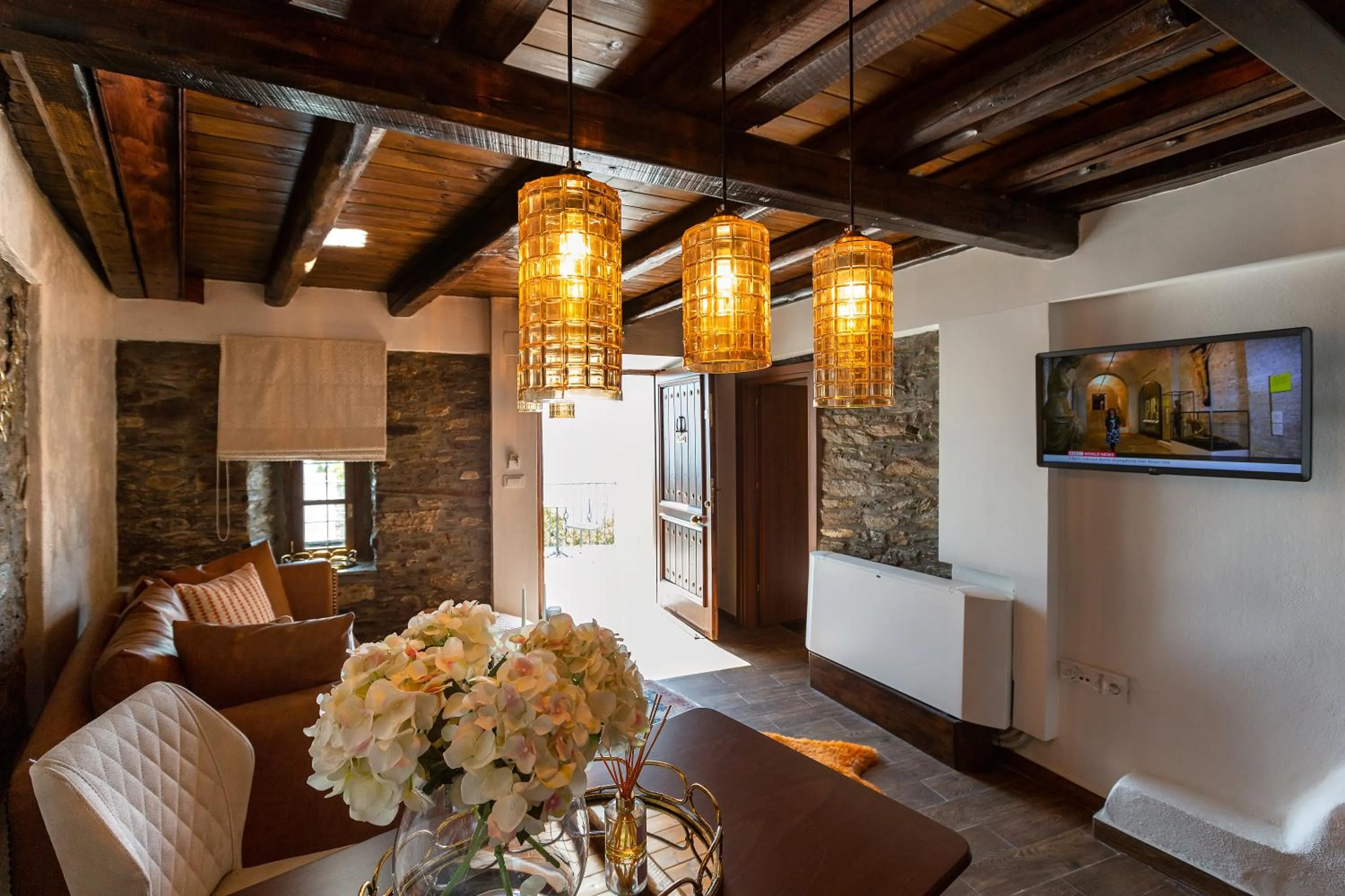 TV and multimedia in 1822 Makrinitsa Suites