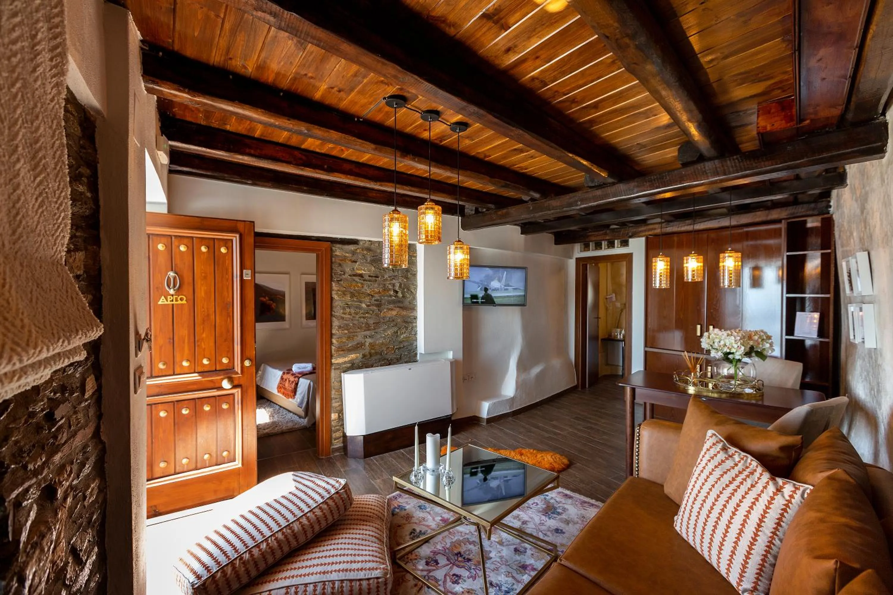 TV and multimedia in 1822 Makrinitsa Suites