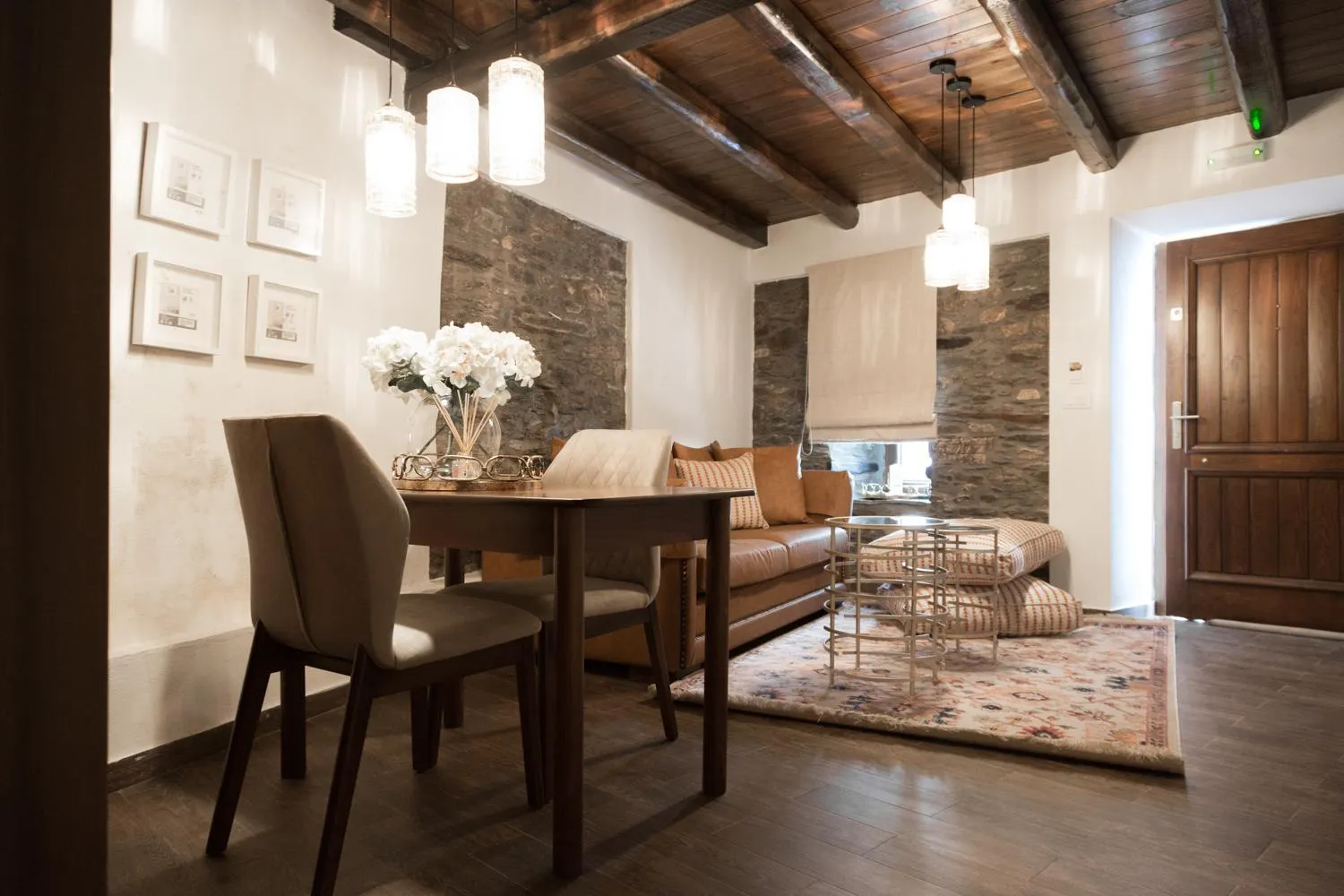 Living room in 1822 Makrinitsa Suites