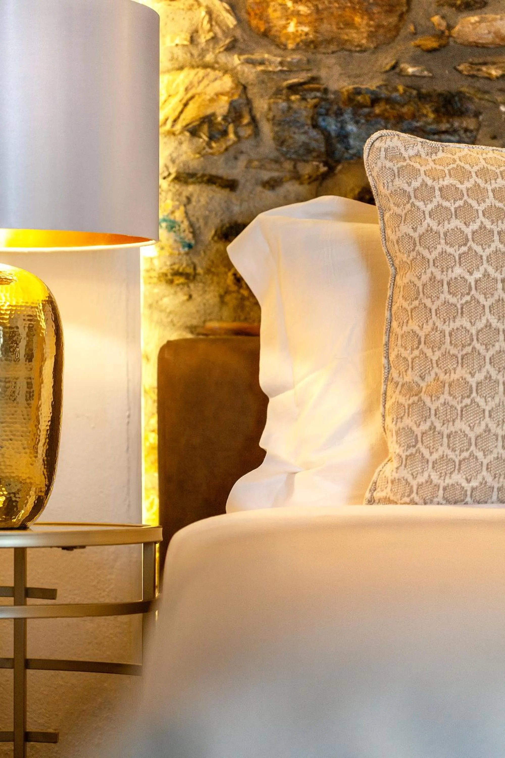 1822 Makrinitsa Suites