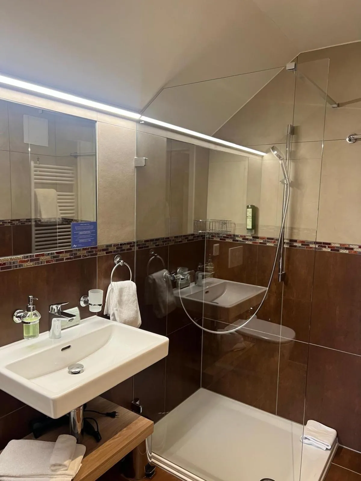 Shower in La Belle-Croix