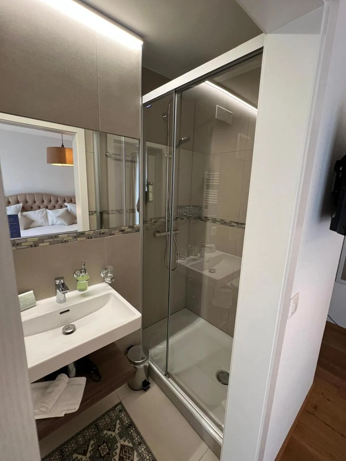 Shower in La Belle-Croix