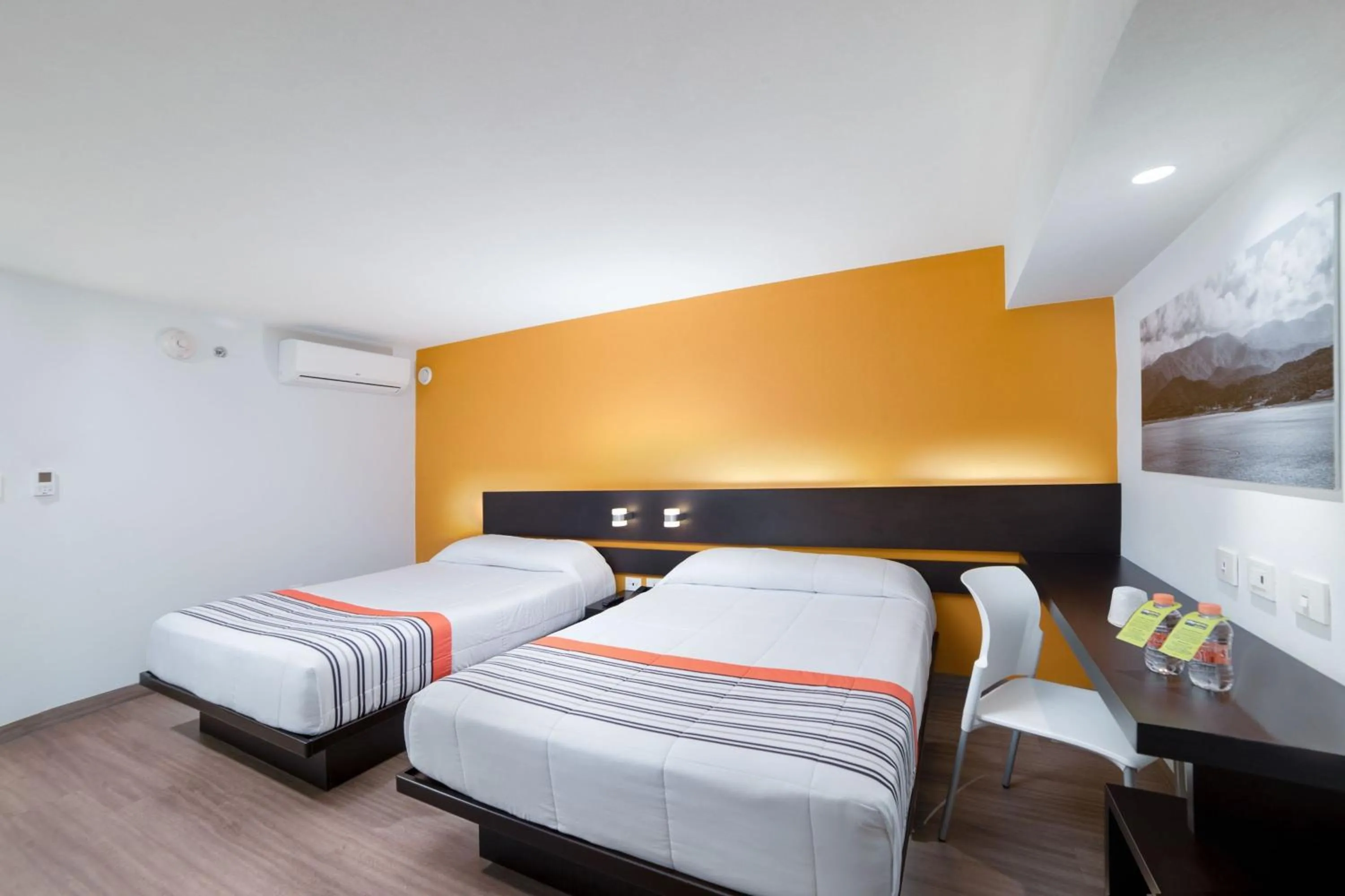 Photo of the whole room, Bed in City Express Junior by Marriott Ciudad de México Sullivan