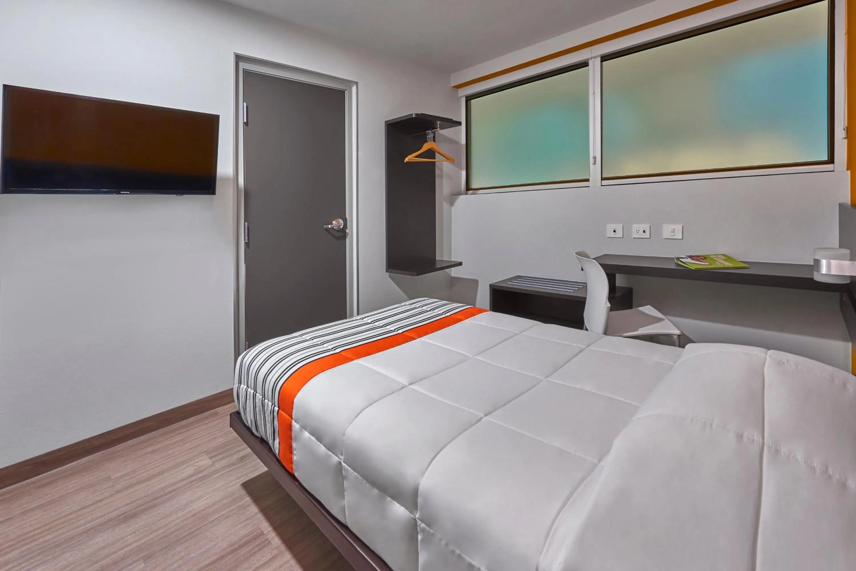 Photo of the whole room, Bed in City Express Junior by Marriott Ciudad de México Sullivan