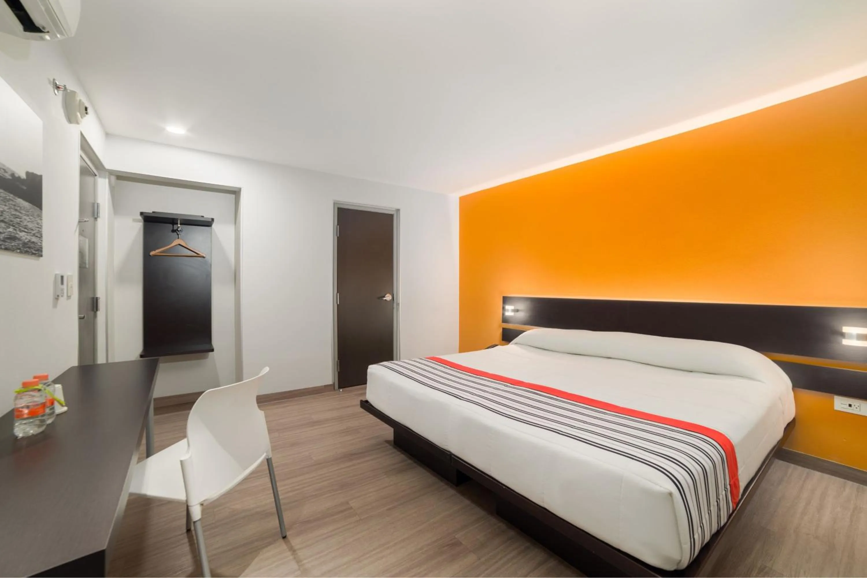 Photo of the whole room, Bed in City Express Junior by Marriott Ciudad de México Sullivan