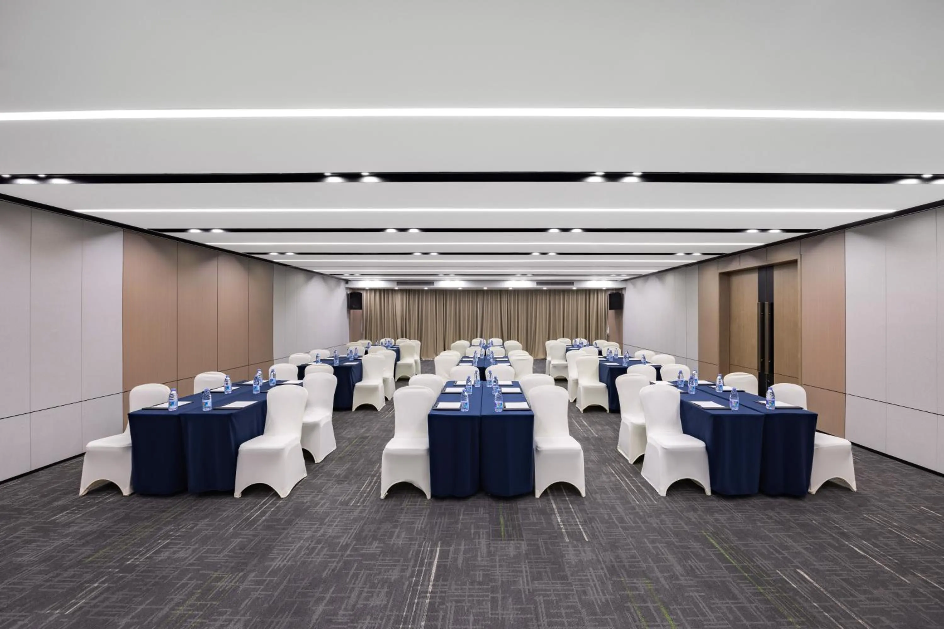 Meeting/conference room in Vanburgh Hotel - Free shuttle bus transfer during Canton Fair