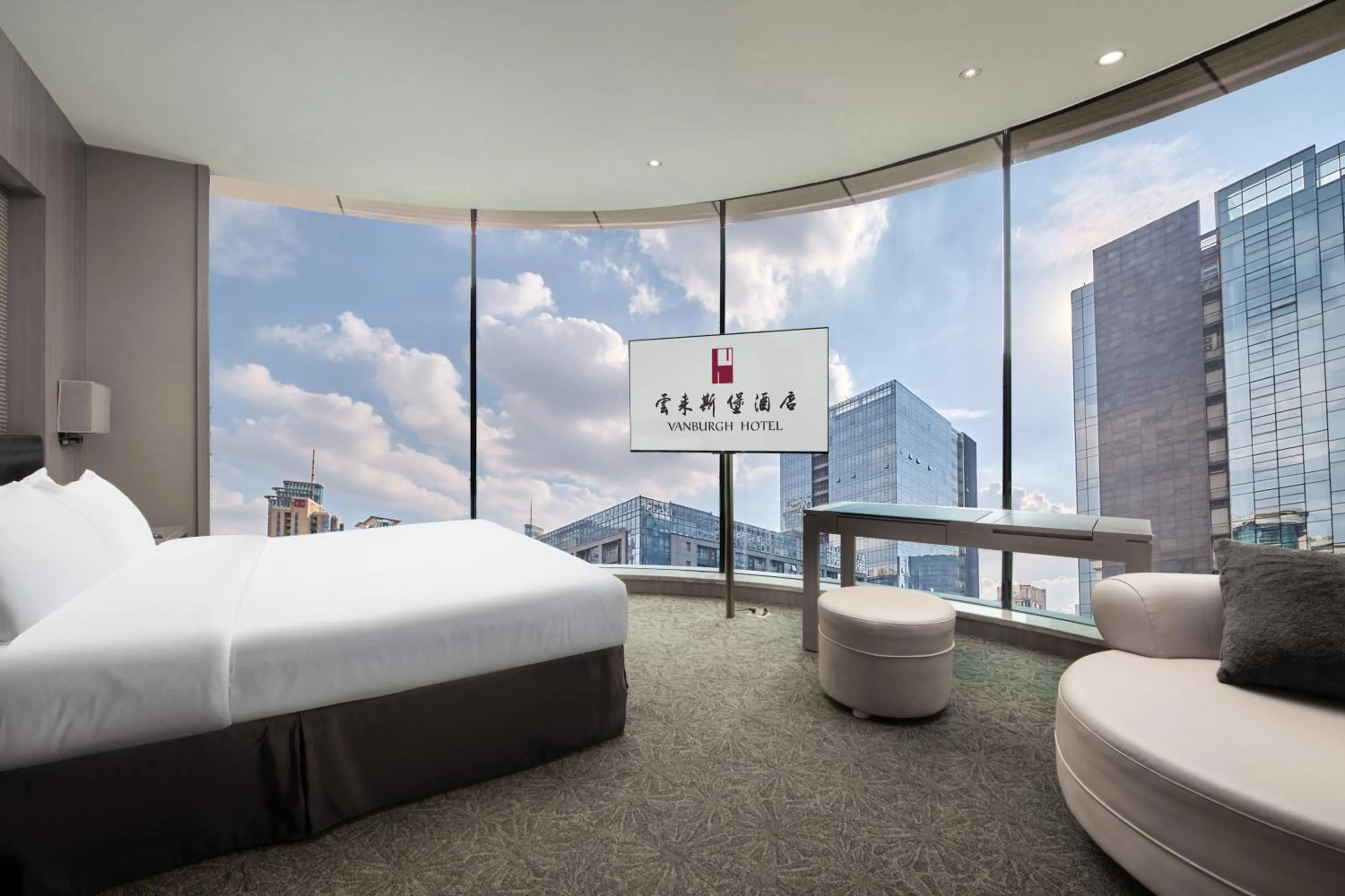 Bedroom, Bed in Vanburgh Hotel - Free shuttle bus transfer during Canton Fair