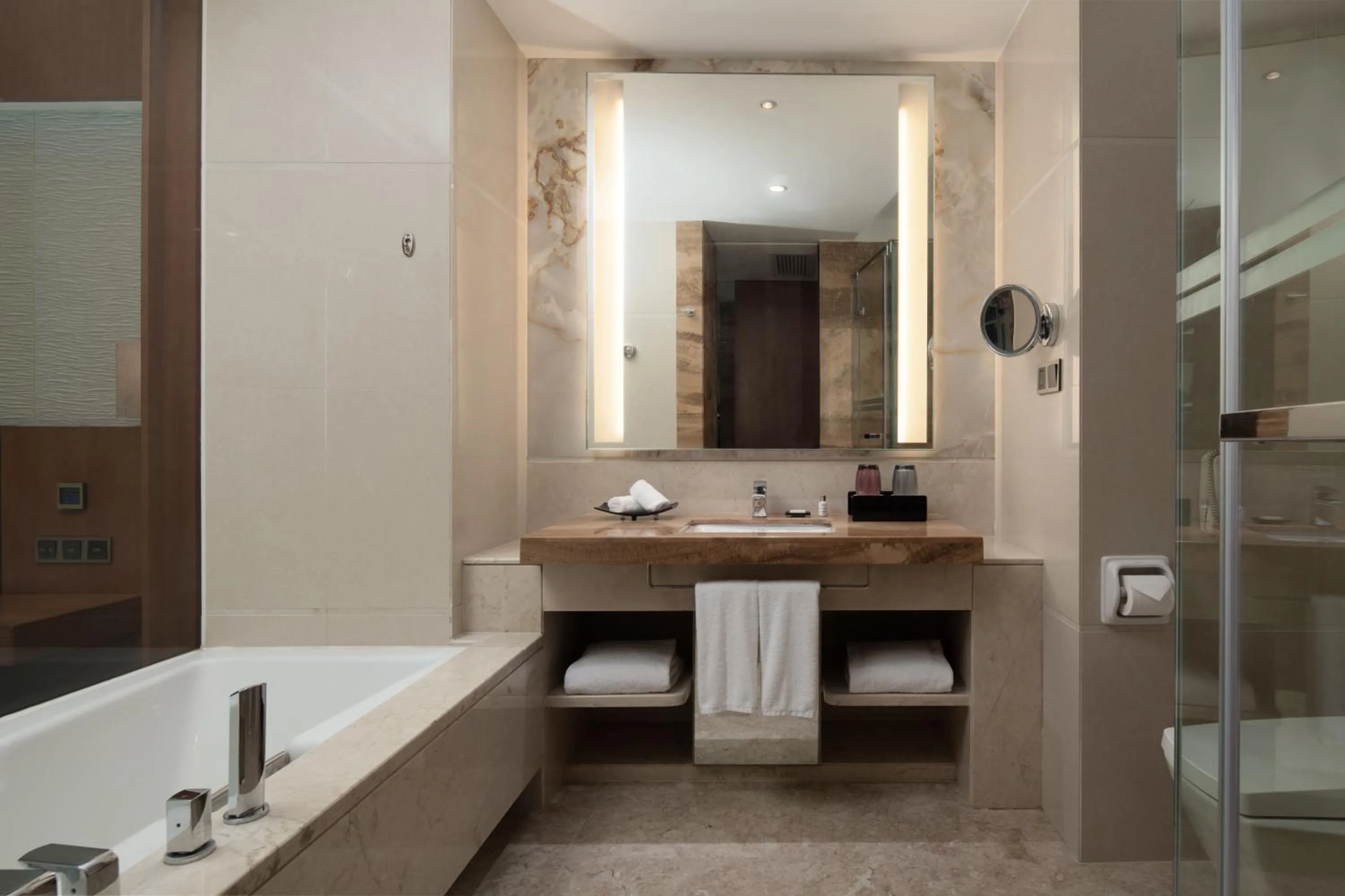 Shower in Vanburgh Hotel - Free shuttle bus transfer during Canton Fair