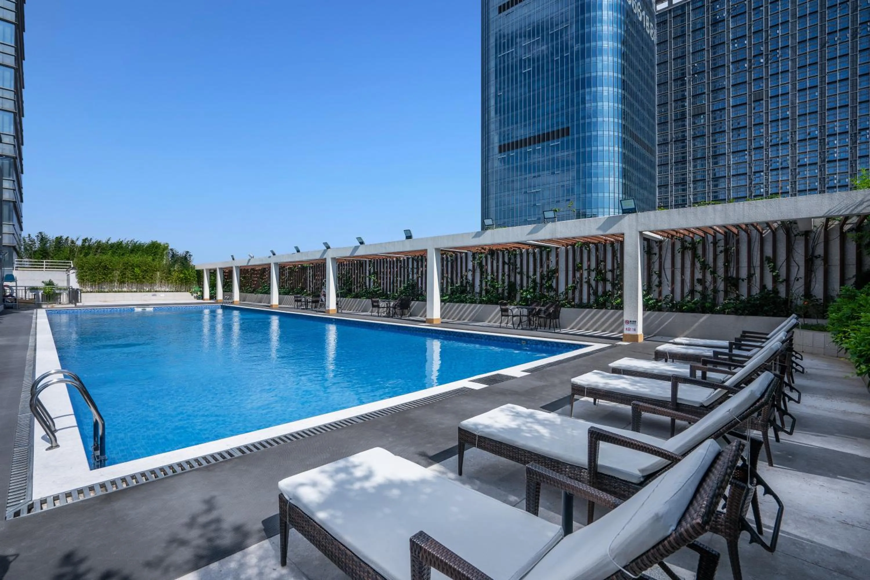 Swimming Pool in Pearl River International Hotel（International Textile City）
