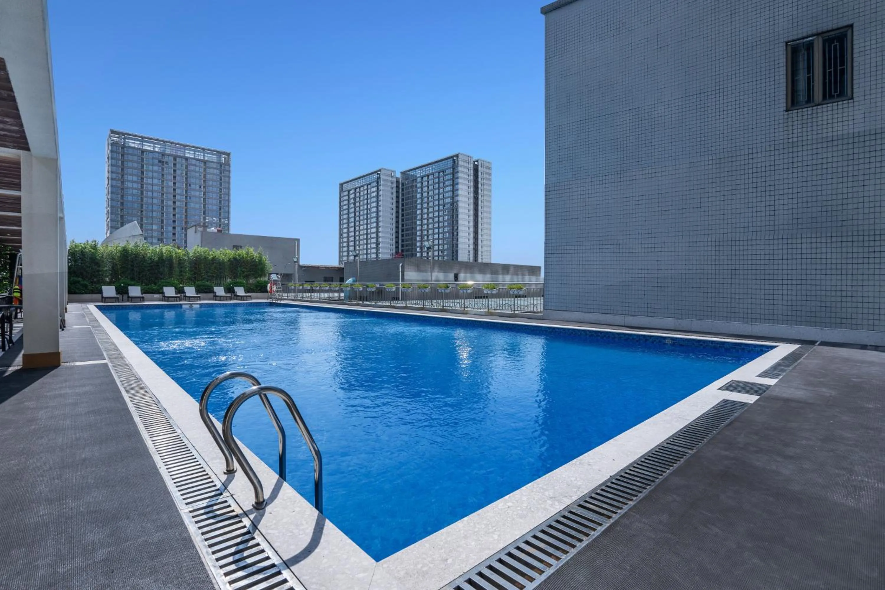Swimming Pool in Pearl River International Hotel（International Textile City）