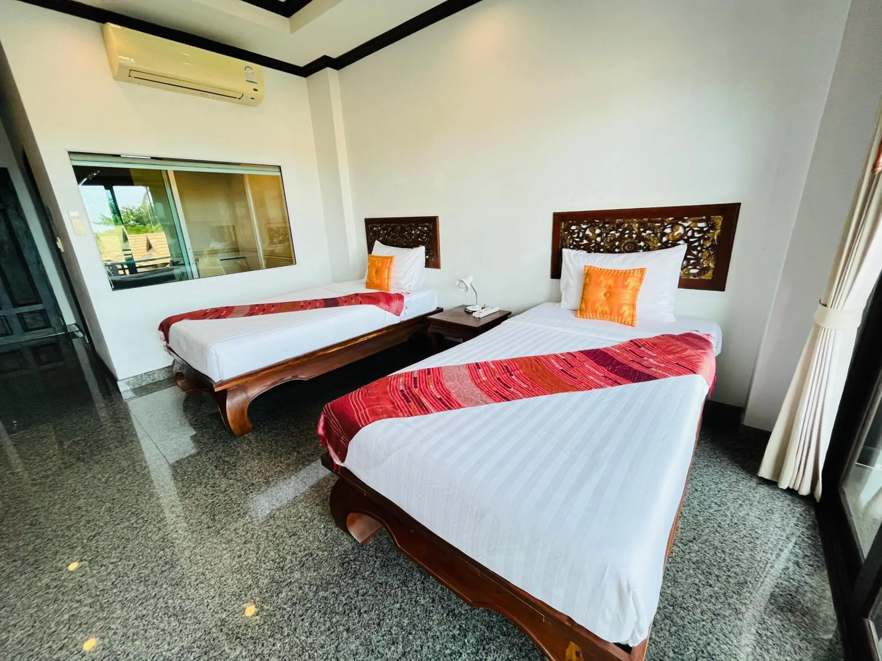 Deluxe Twin Room in Poolsawat Villa - SHA Plus Deluxe Twin Room in Poolsawat Villa - SHA Plus