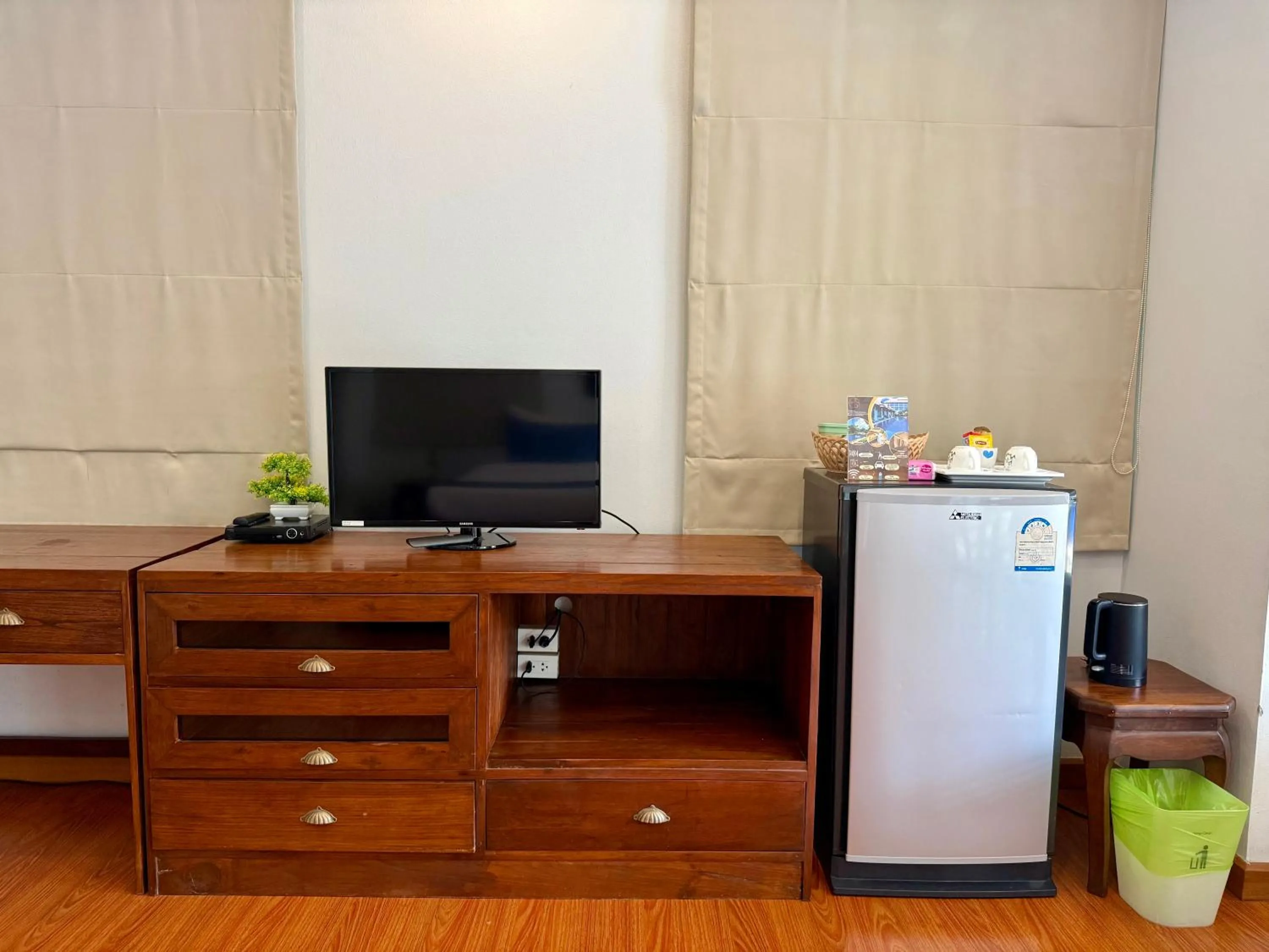 Communal lounge/ TV room in Poolsawat Villa - SHA Plus