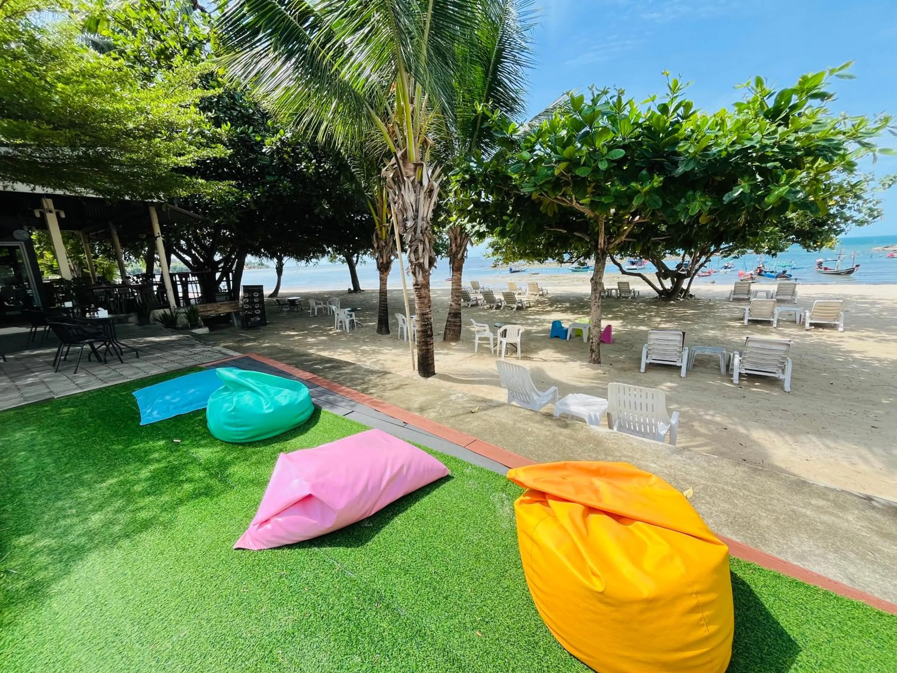 Restaurant/places to eat in Poolsawat Villa - SHA Plus