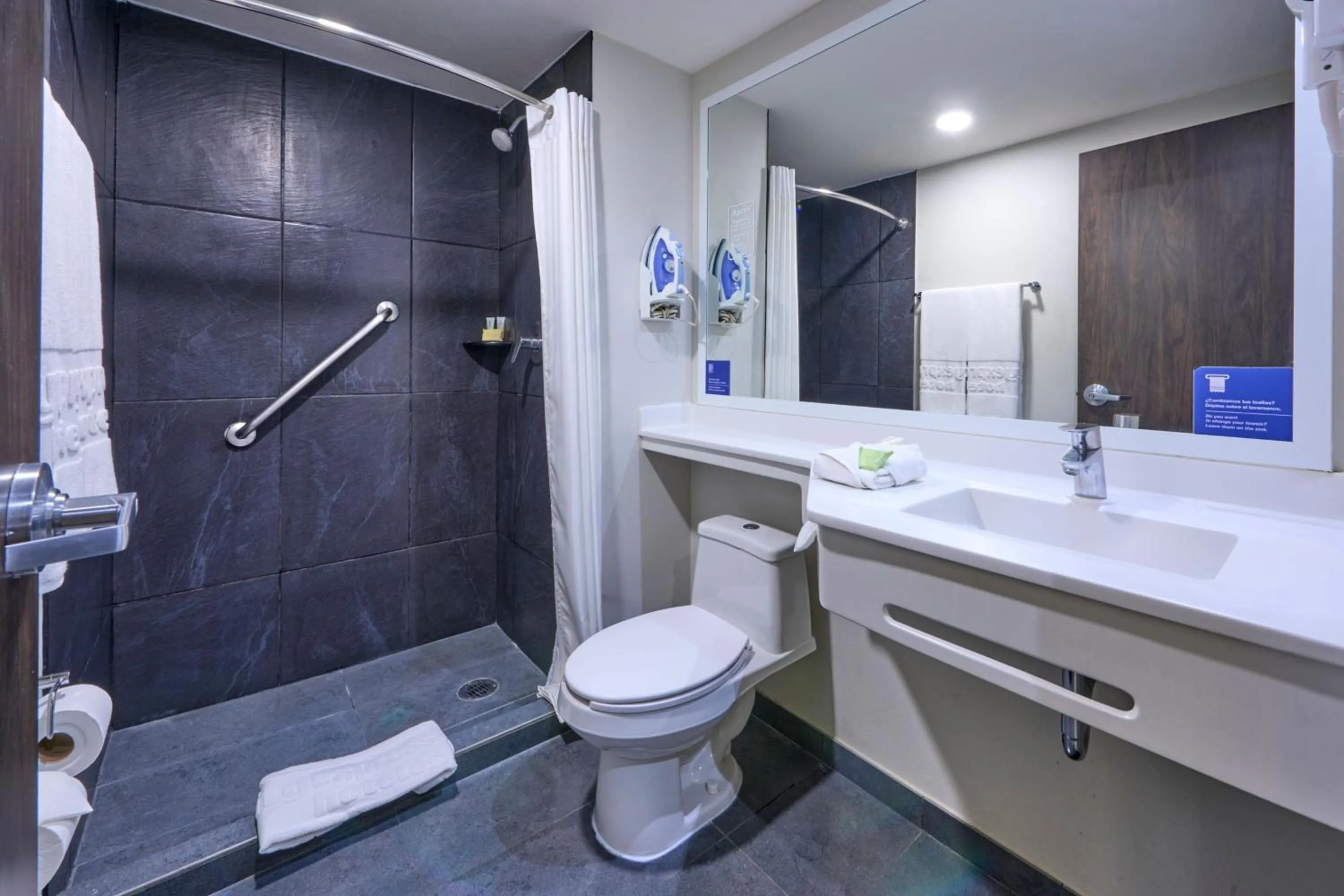 Bathroom in City Express by Marriott Ciudad de México La Villa