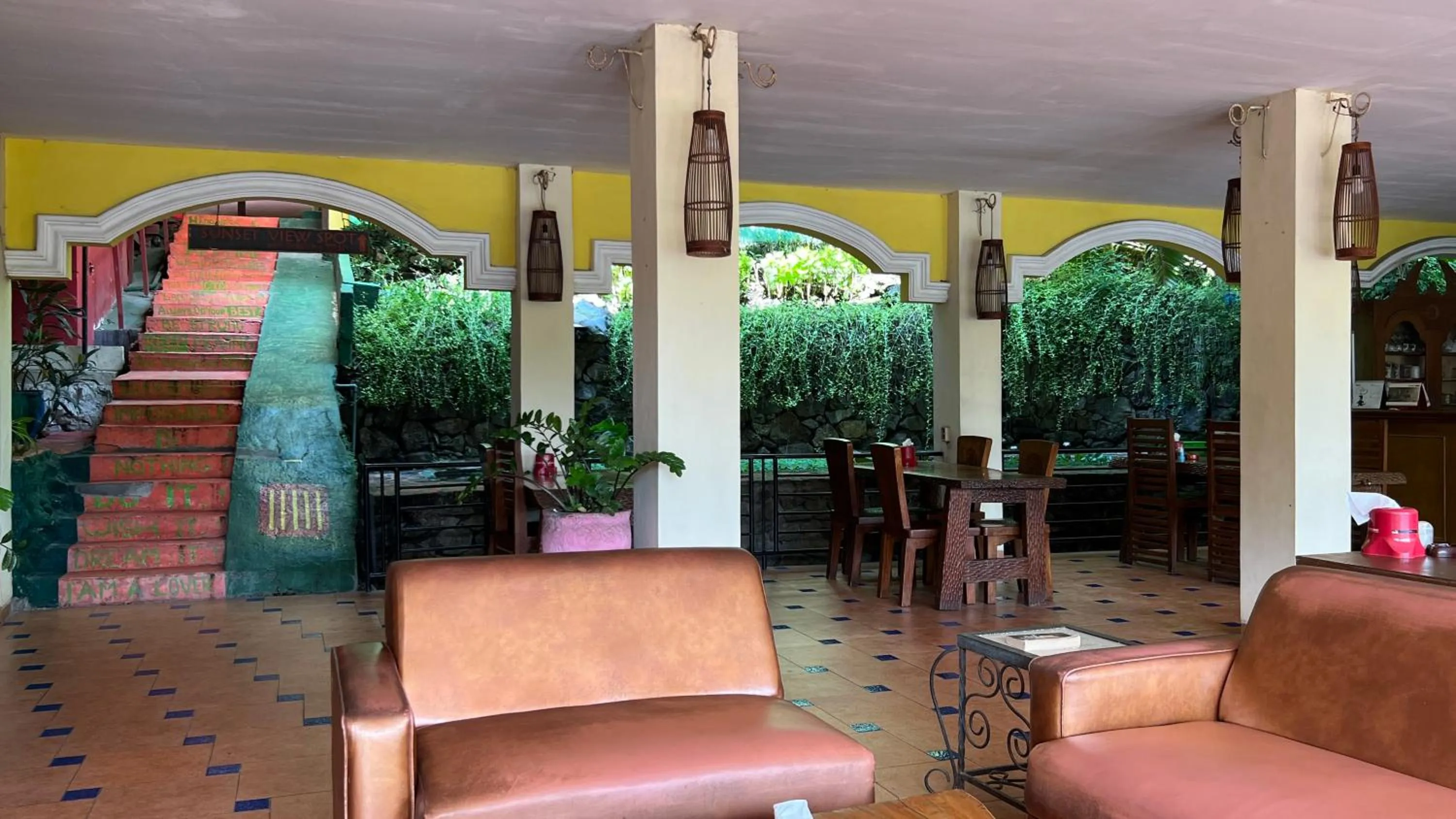 Centro Bajo Hotel & Resto