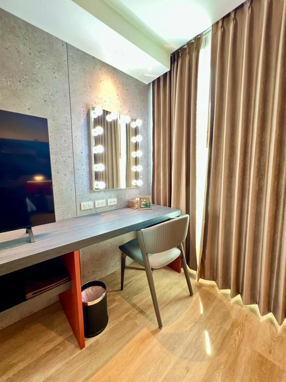 TV and multimedia in Buri Sriphu Hotel