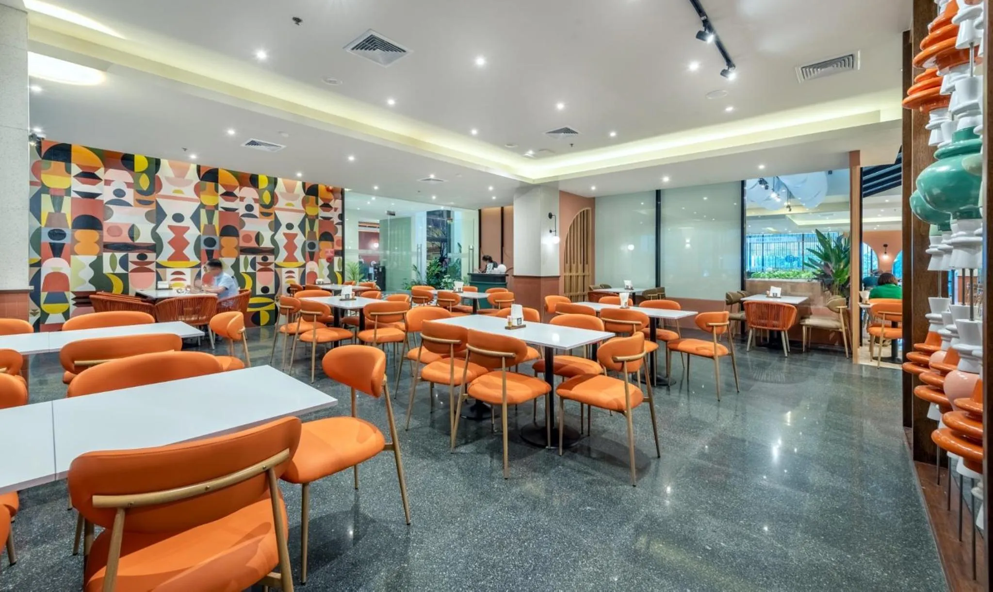 Restaurant/places to eat in Buri Sriphu Hotel