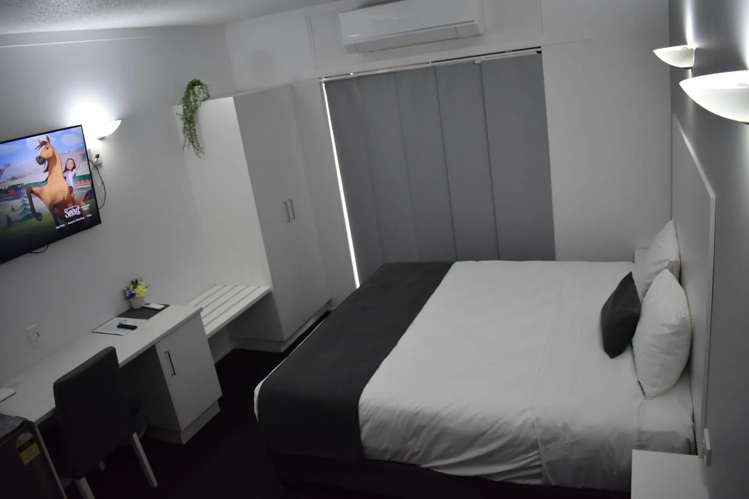 Bed in Riviana Motel