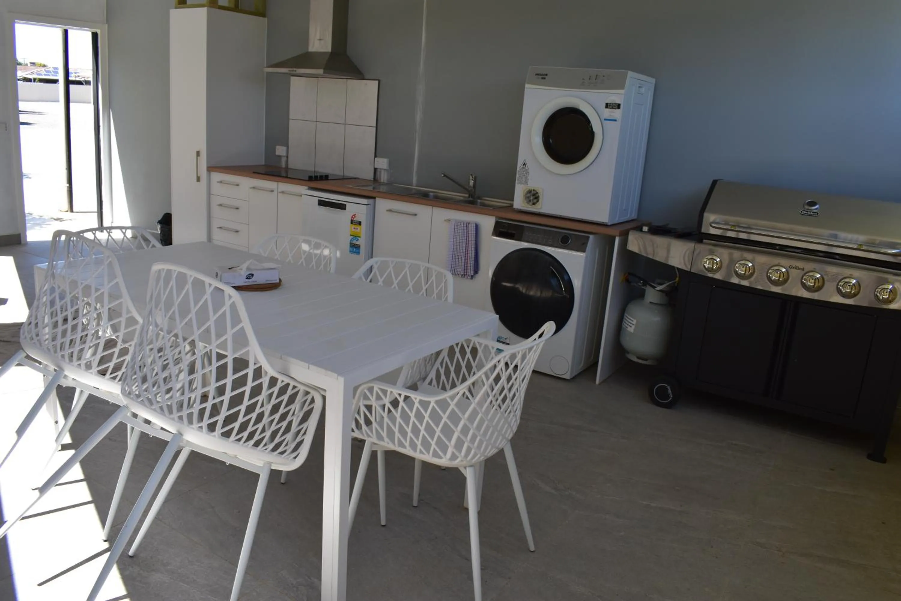 Kitchen or kitchenette in Riviana Motel