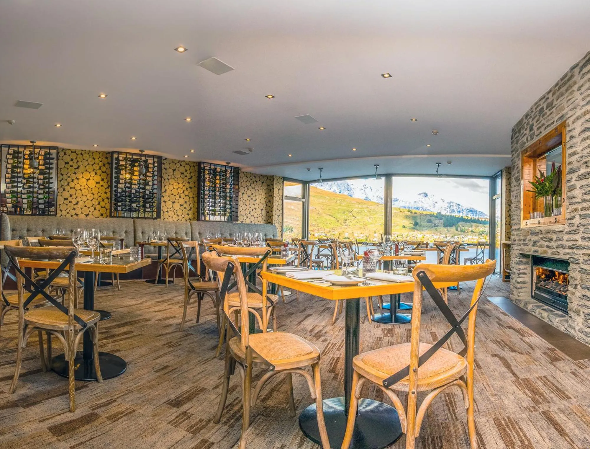 Restaurant/places to eat in The Rees Hotel & Luxury Apartments