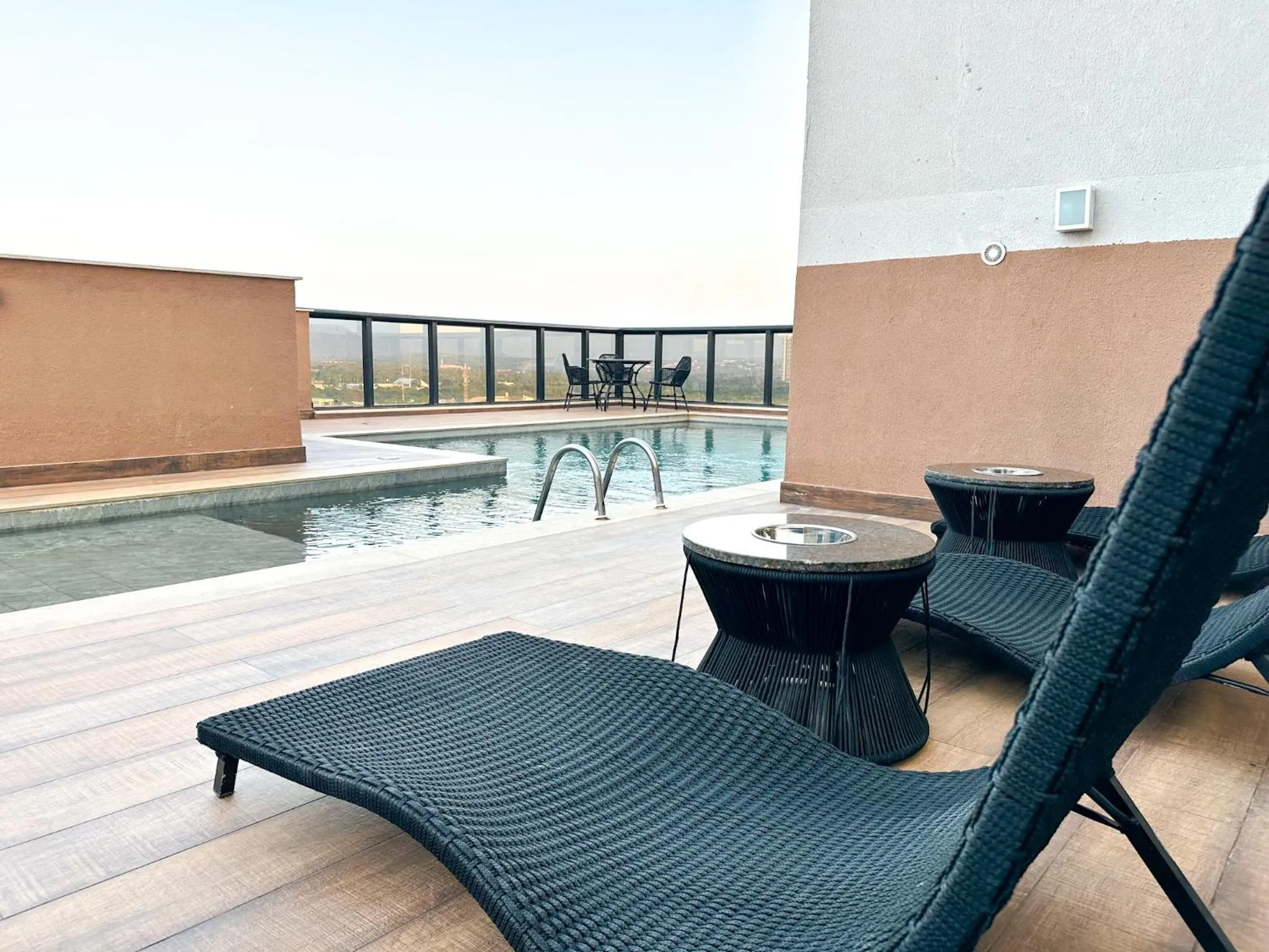 Swimming pool in Vivence Suítes Hotel Palmas