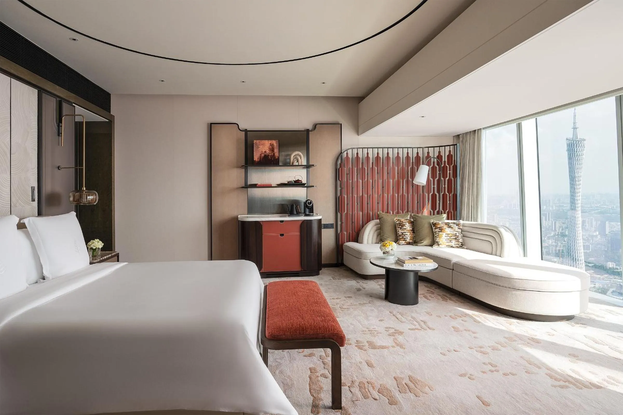 Photo of the whole room, Bed in Four Seasons Hotel Guangzhou