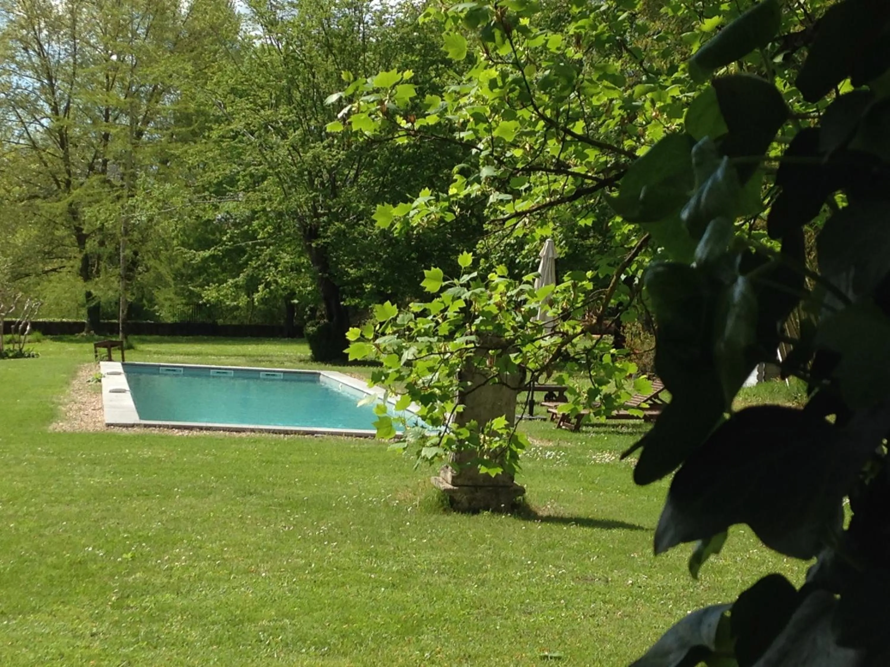 Pool view in La Rebière d'Or, B&B et Gîte