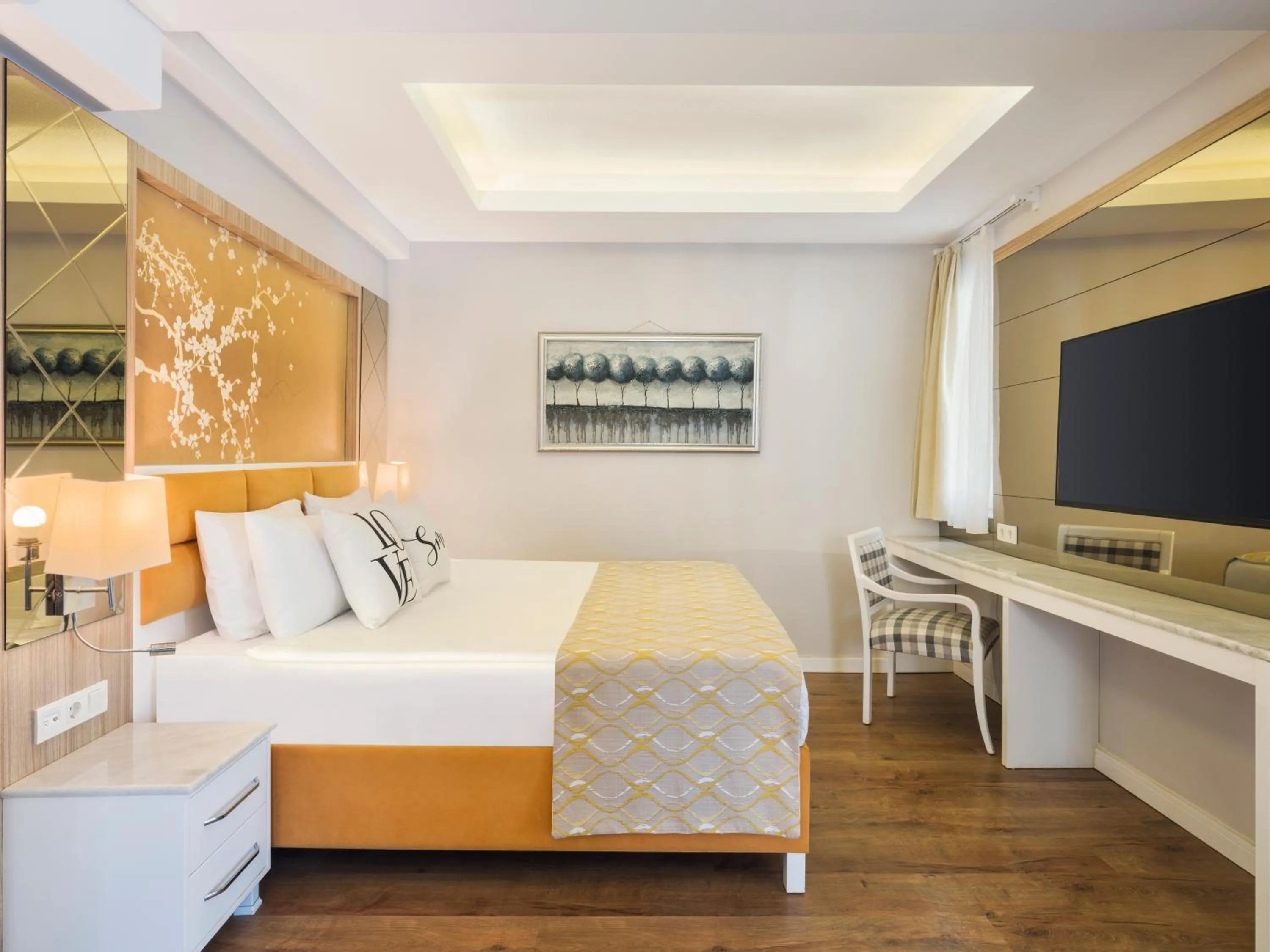 Property building, Bed in Selectum Family Comfort Side