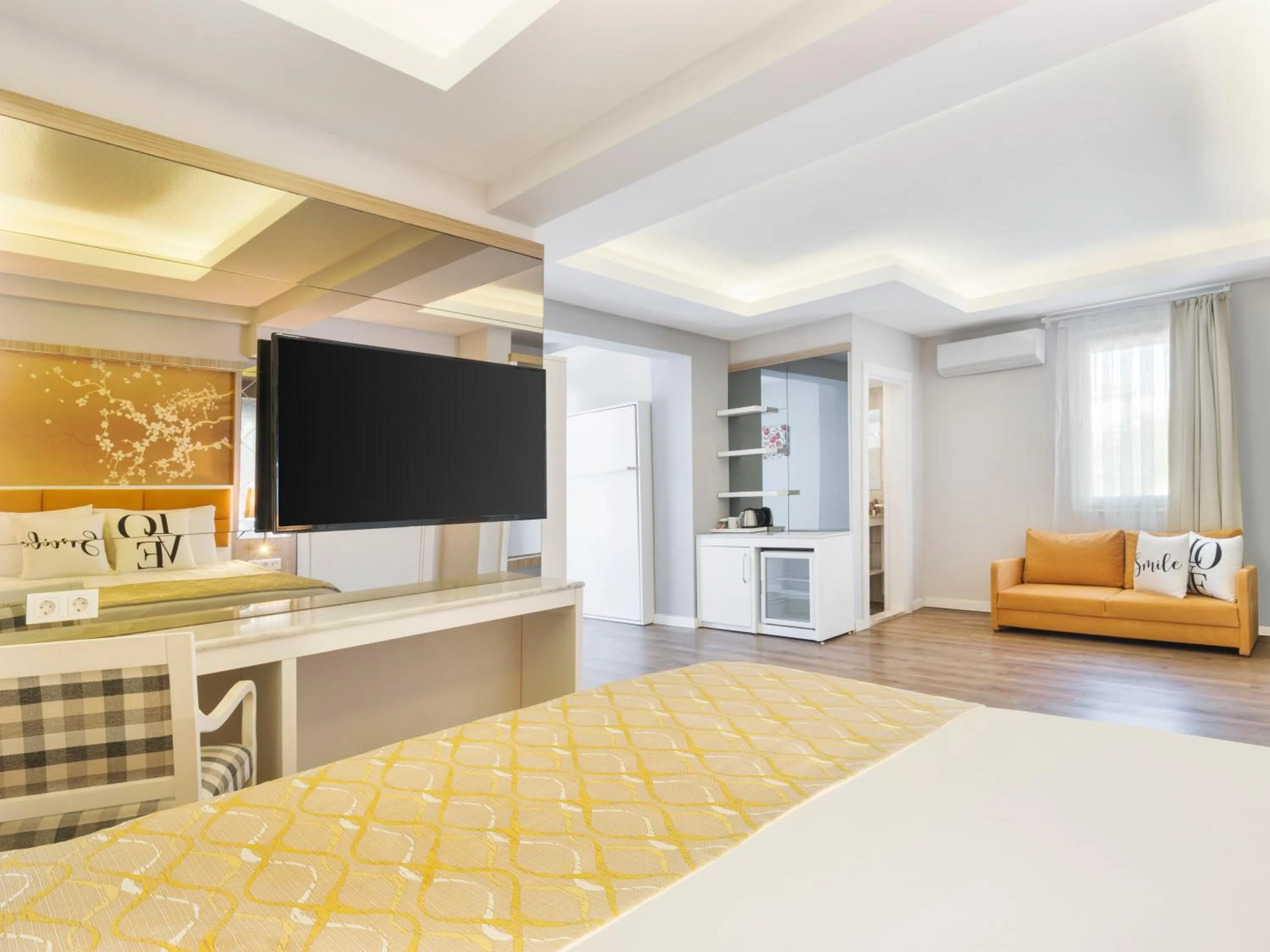 Property building, Bed in Selectum Family Comfort Side