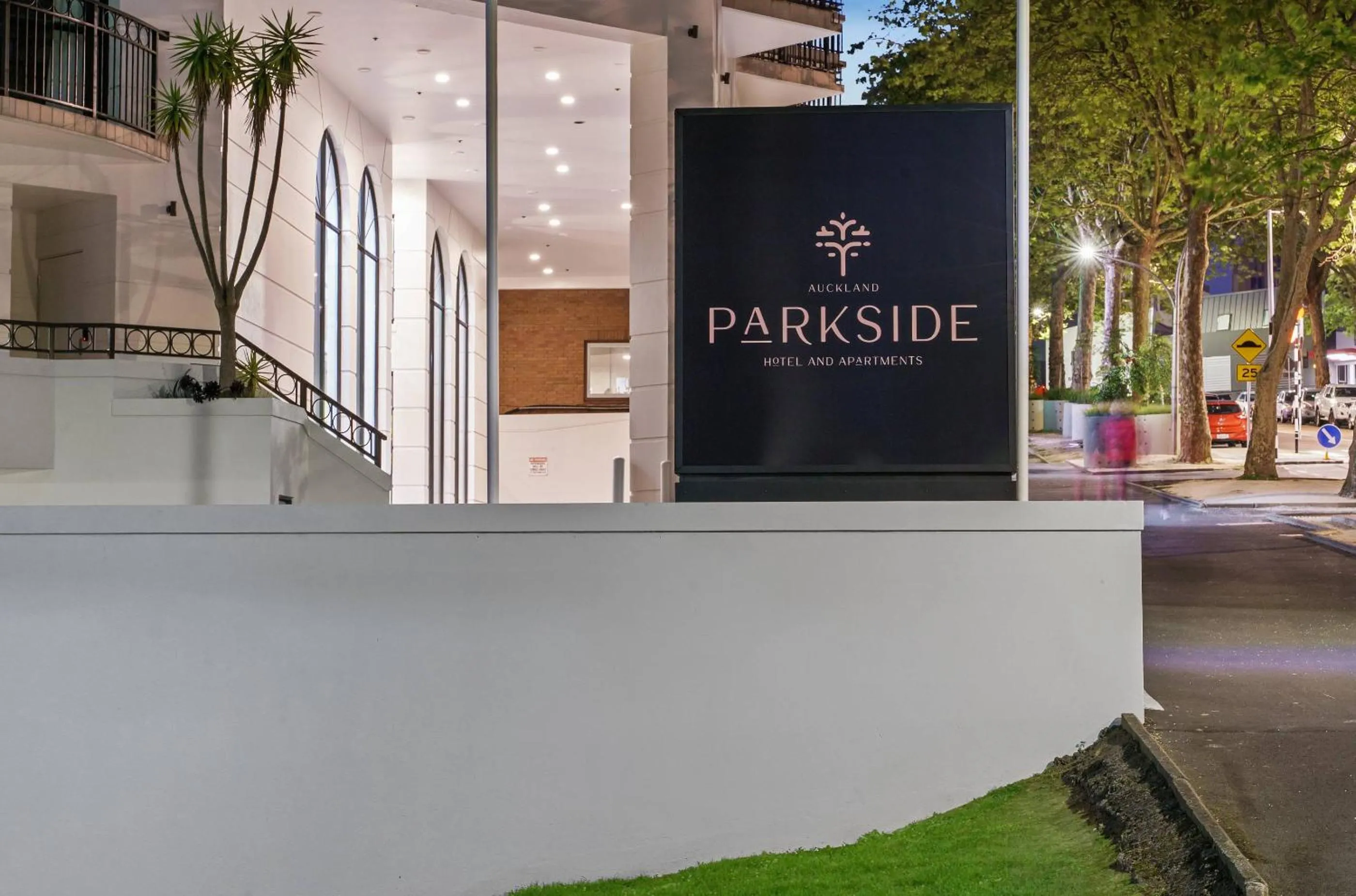Facade/entrance in Parkside Hotel & Apartments