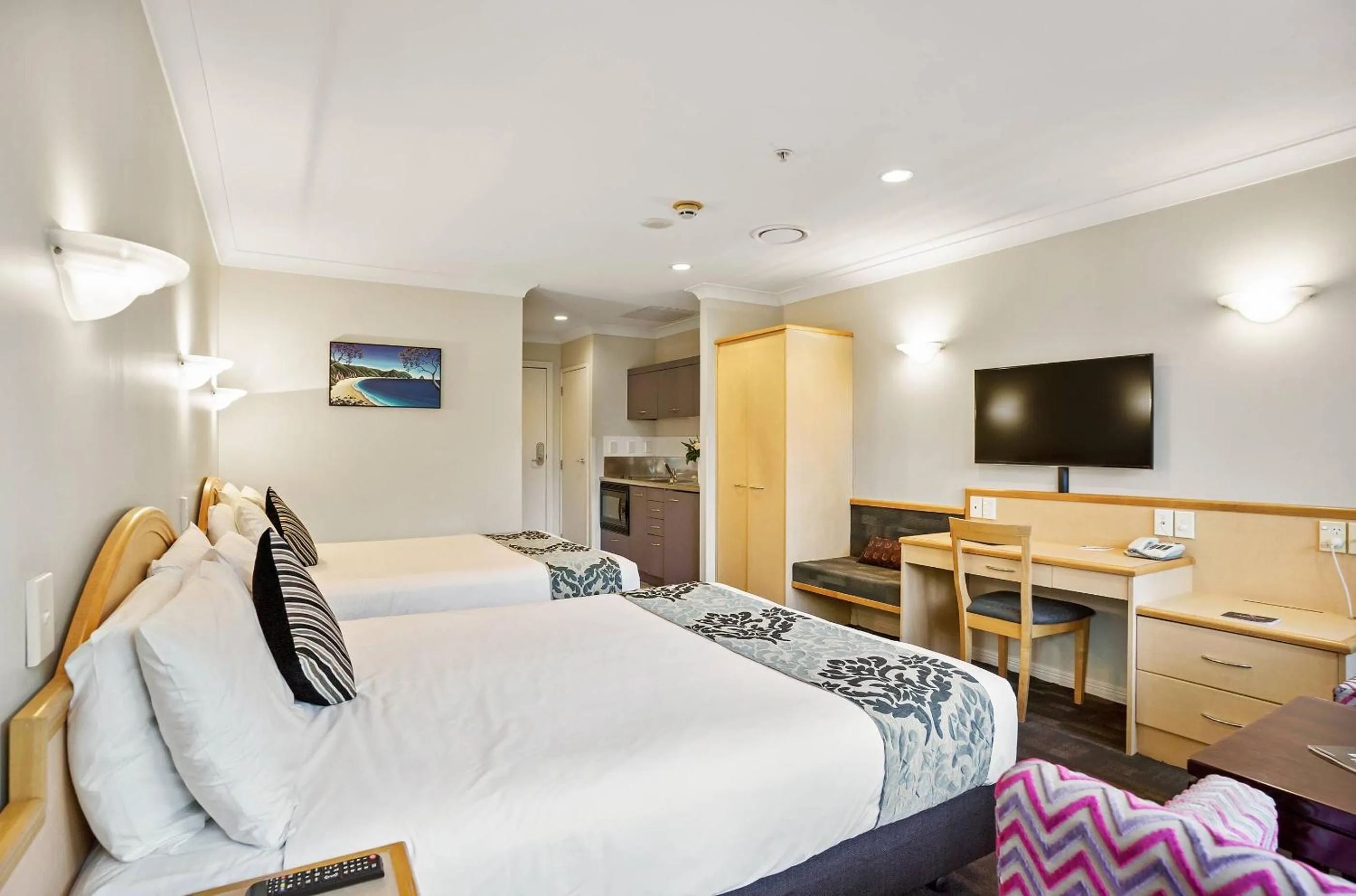 TV and multimedia, Bed in Parkside Hotel & Apartments