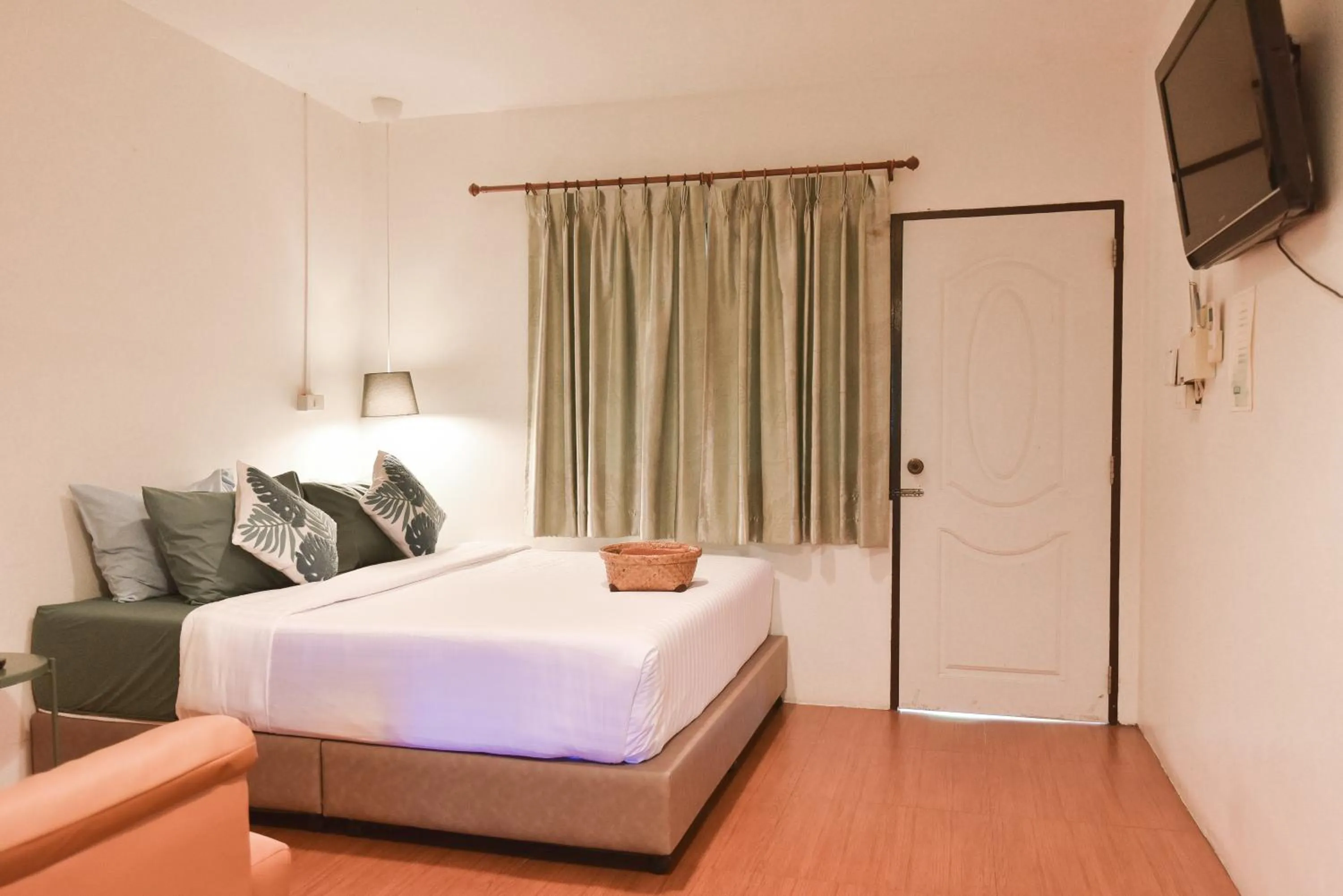 Photo of the whole room, Bed in P.U. Inn Resort