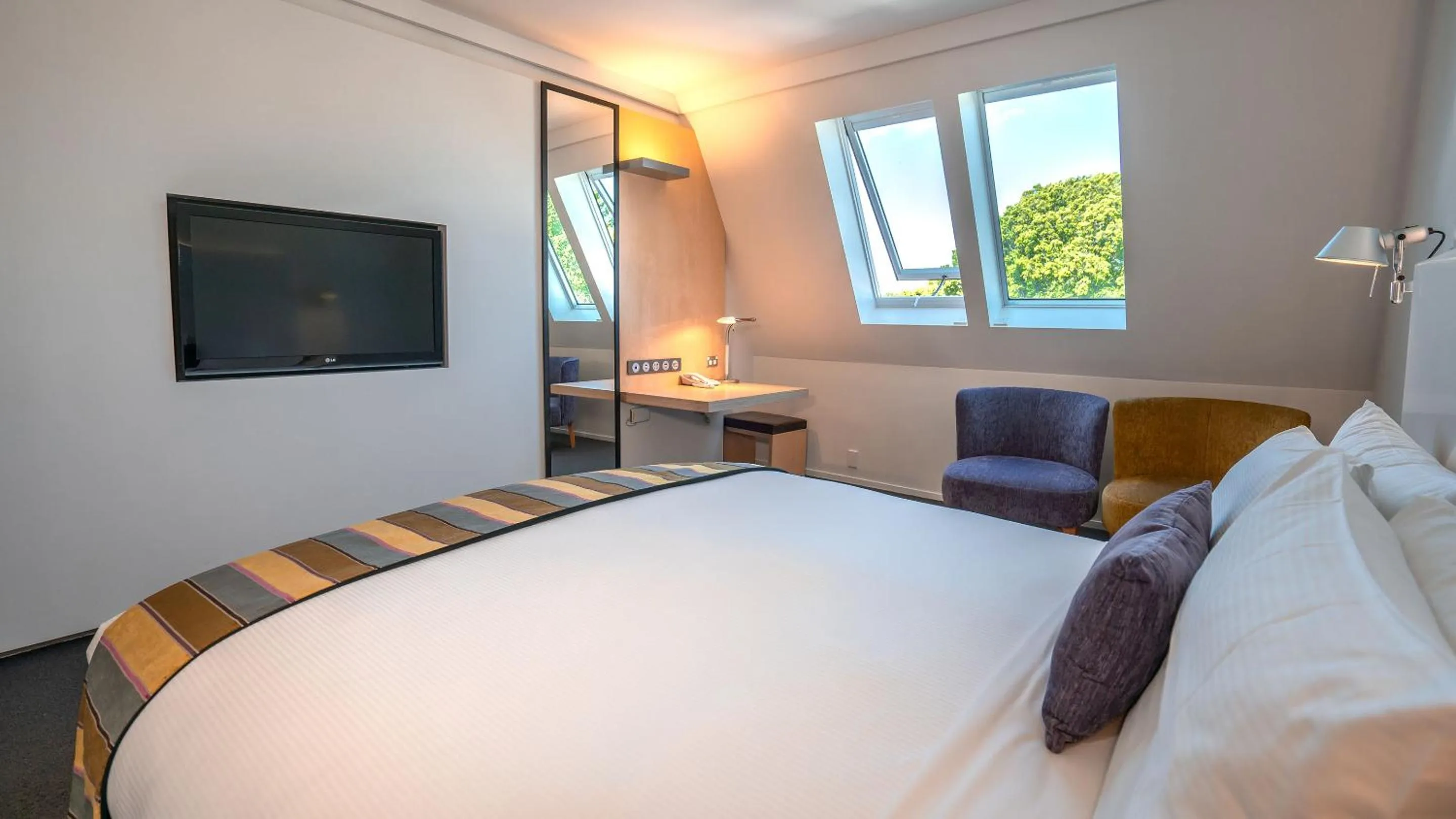 Bed in Scenic Hotel Marlborough