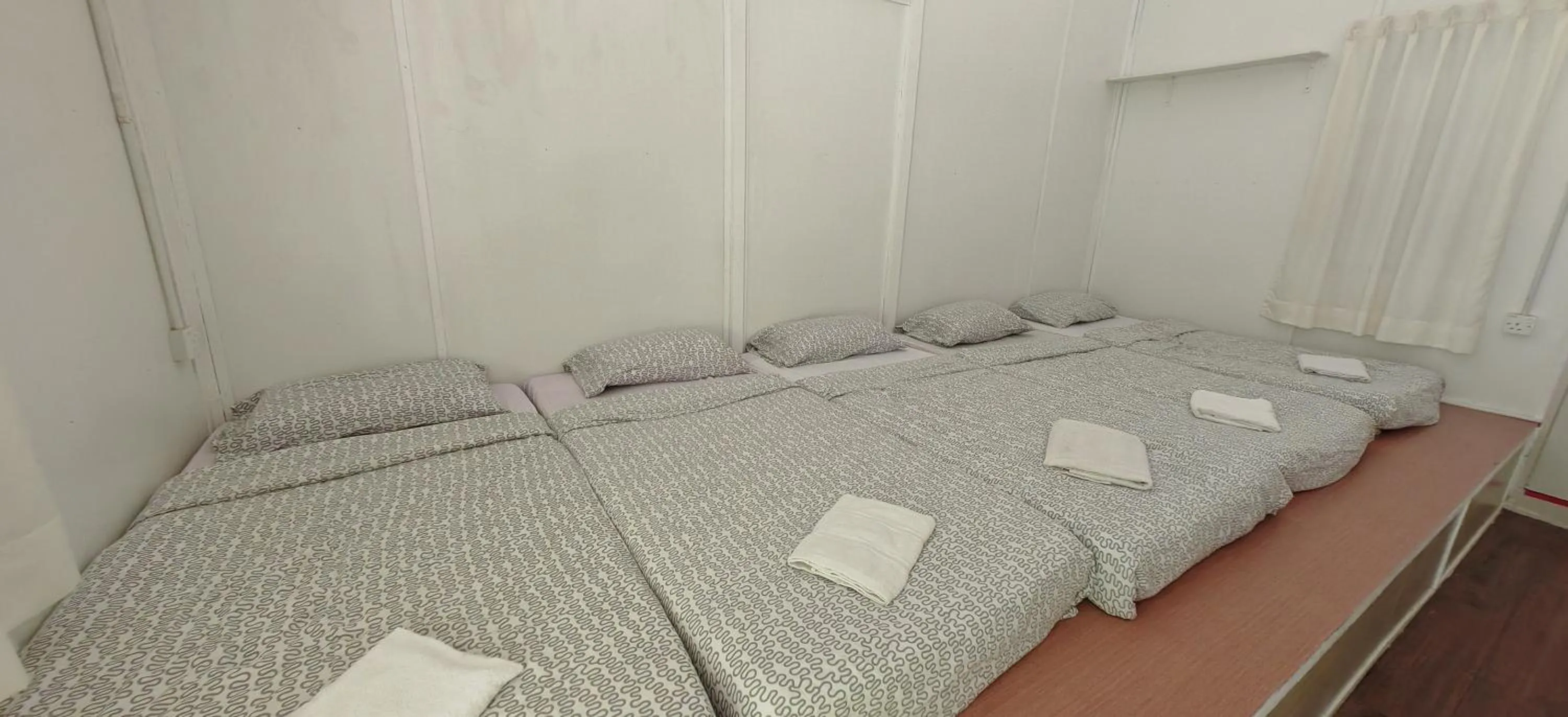 Photo of the whole room, Bed in Moonriver Lodge