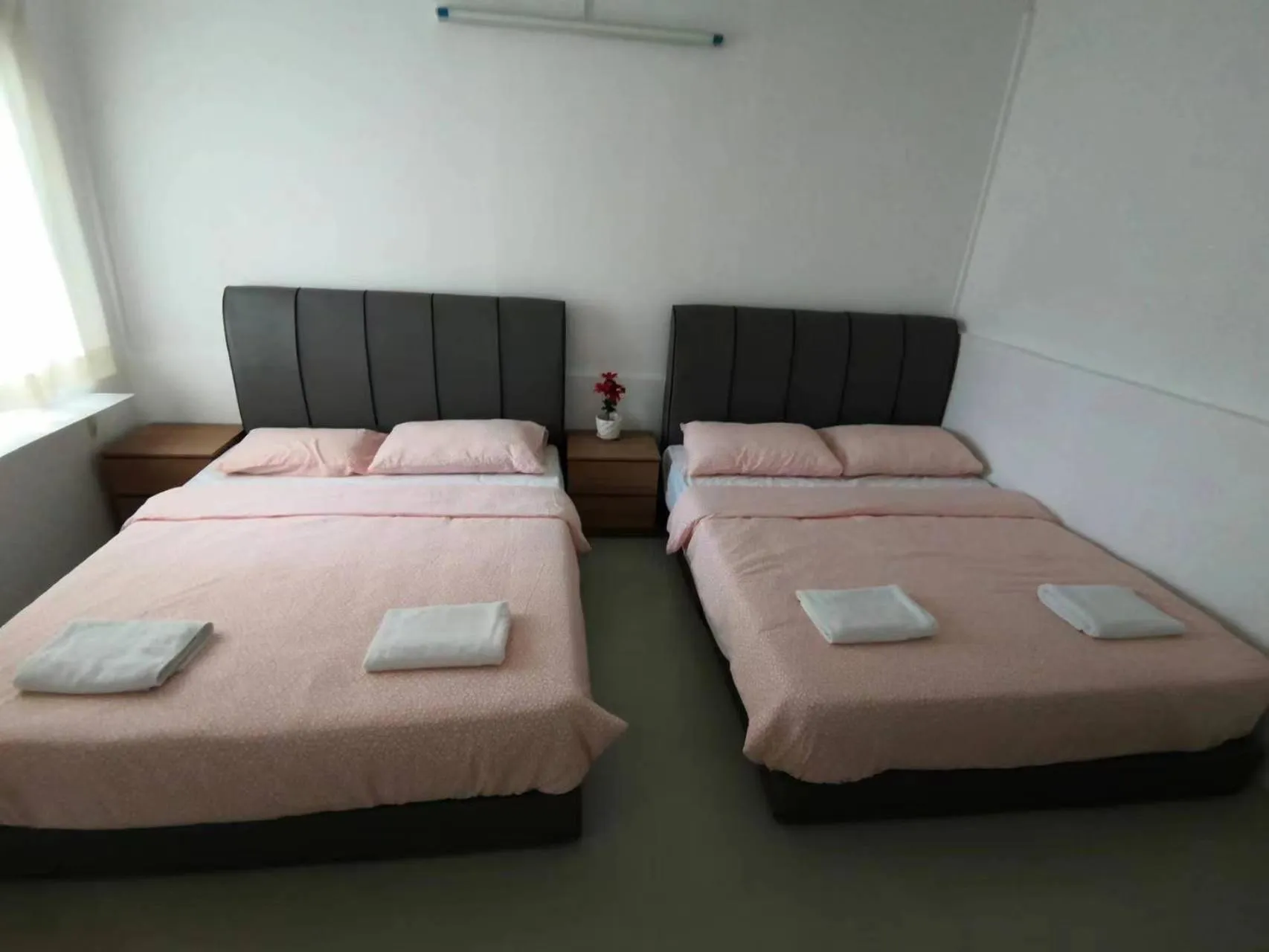 Bedroom, Bed in Moonriver Lodge