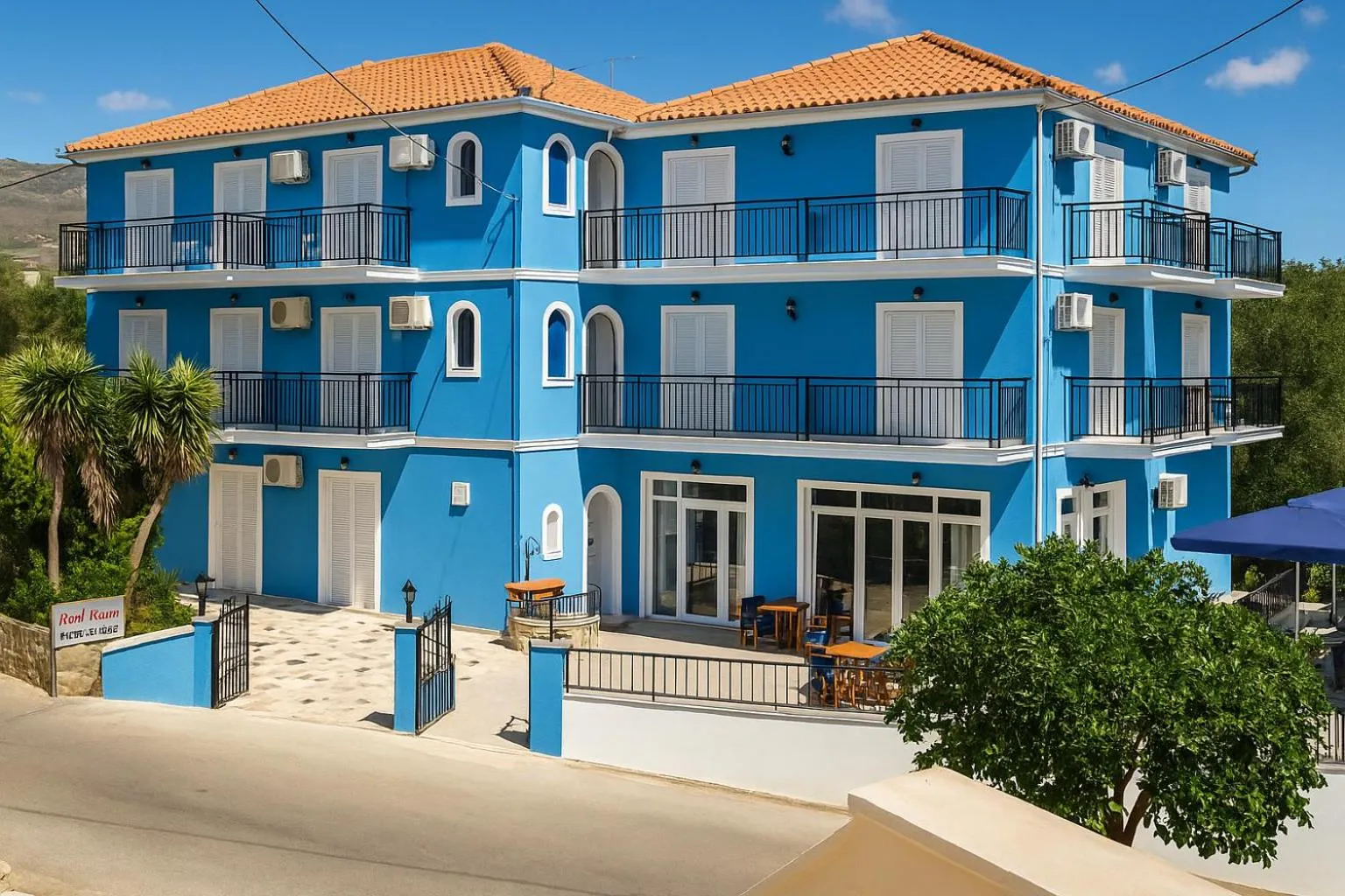 Property building in Blue Lake Holiday Homes - Keri Summer Escape