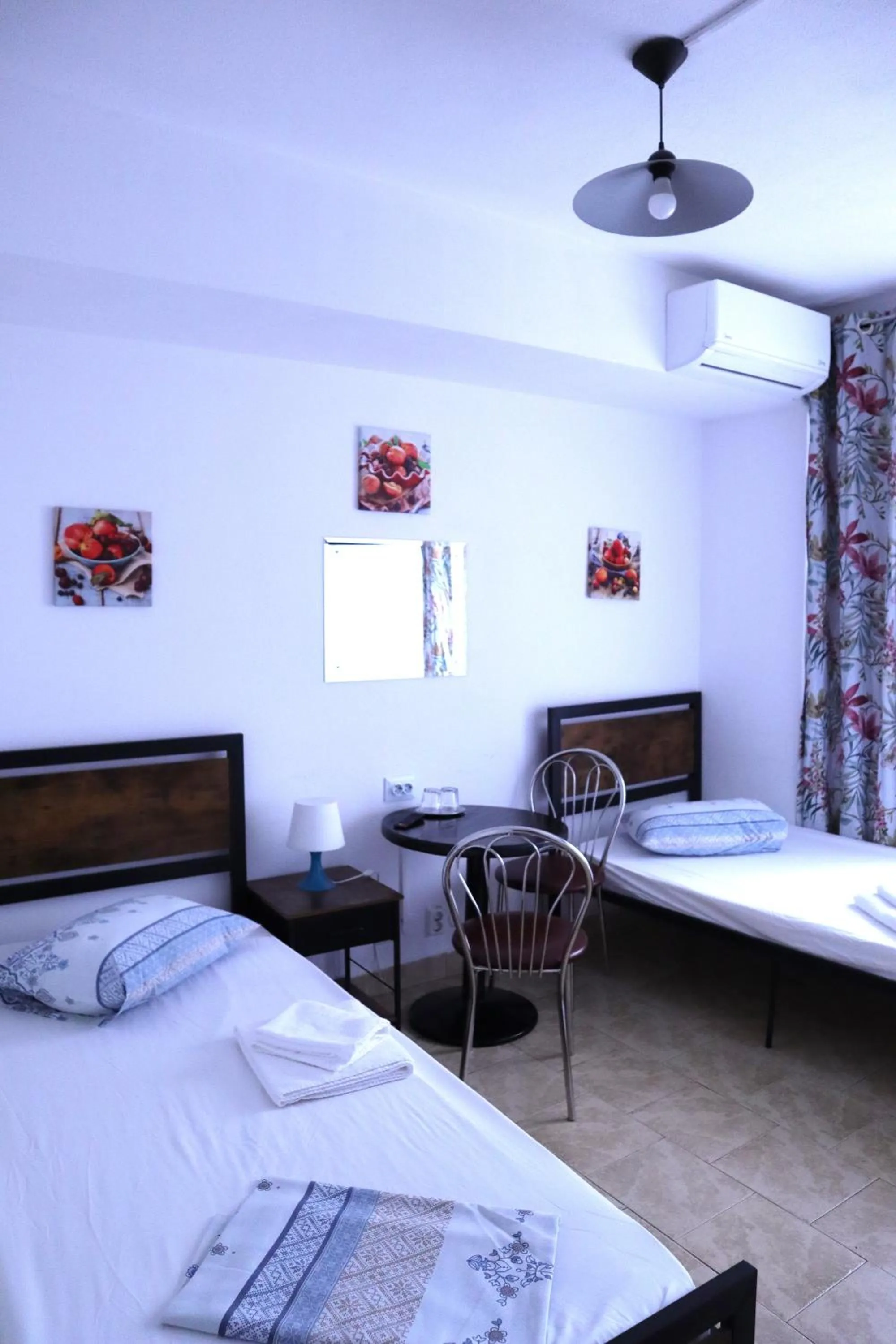 Photo of the whole room, Bed in Taxi Hostel