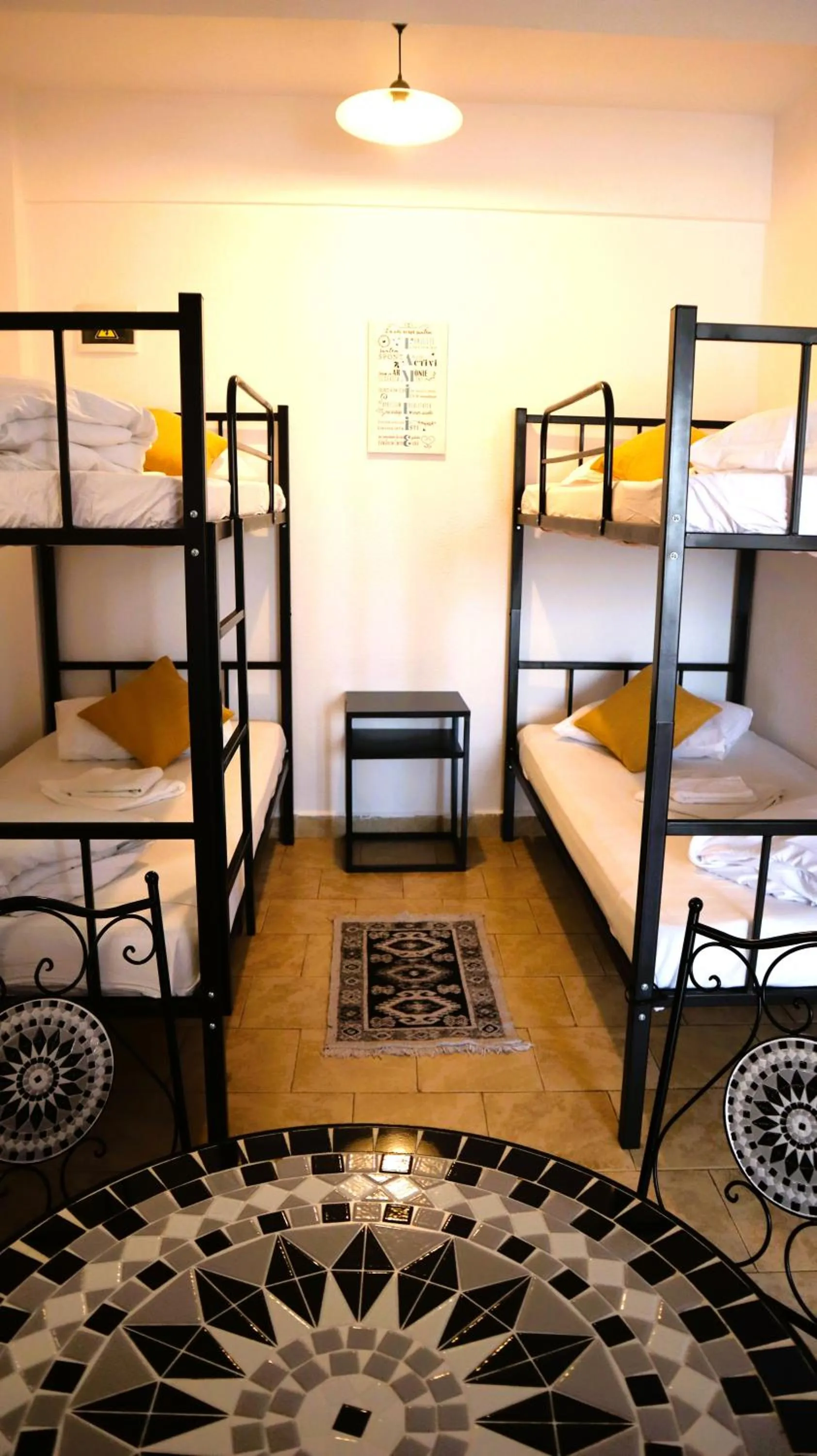 bunk bed, Bed in Taxi Hostel