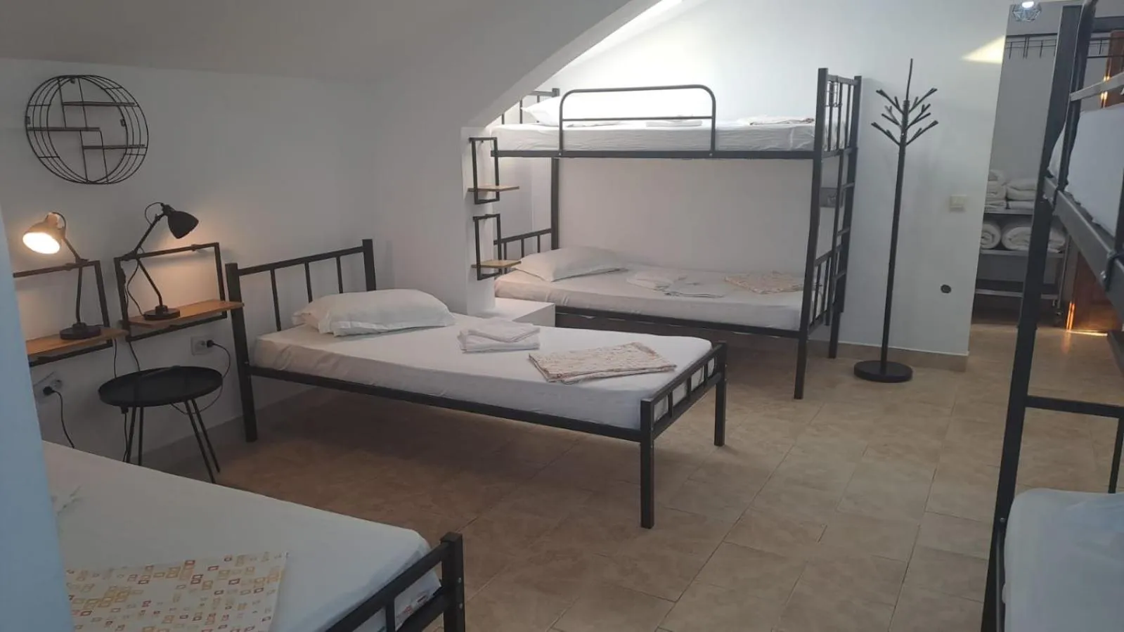 Deluxe Quadruple Room in Taxi Hostel