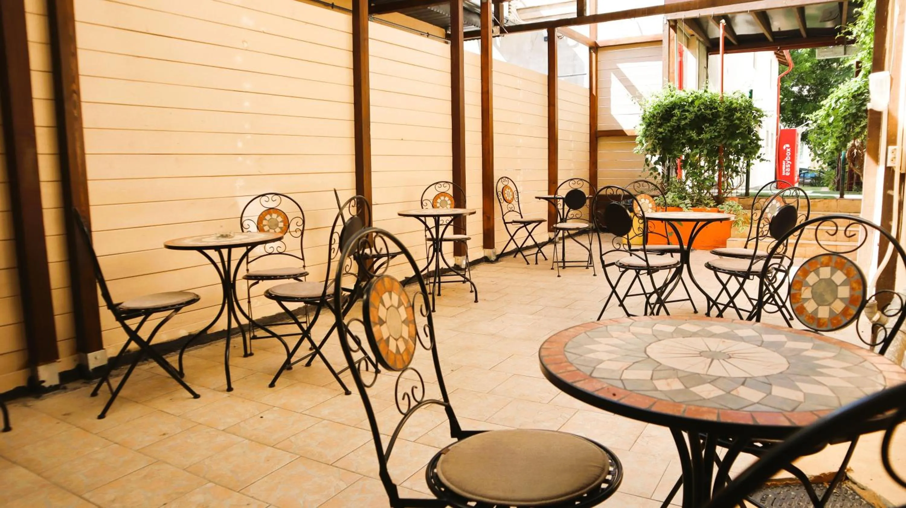 Balcony/Terrace in Taxi Hostel