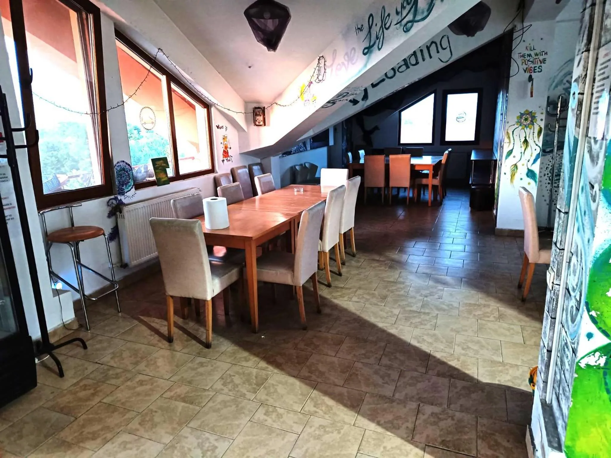 Restaurant/places to eat in Taxi Hostel