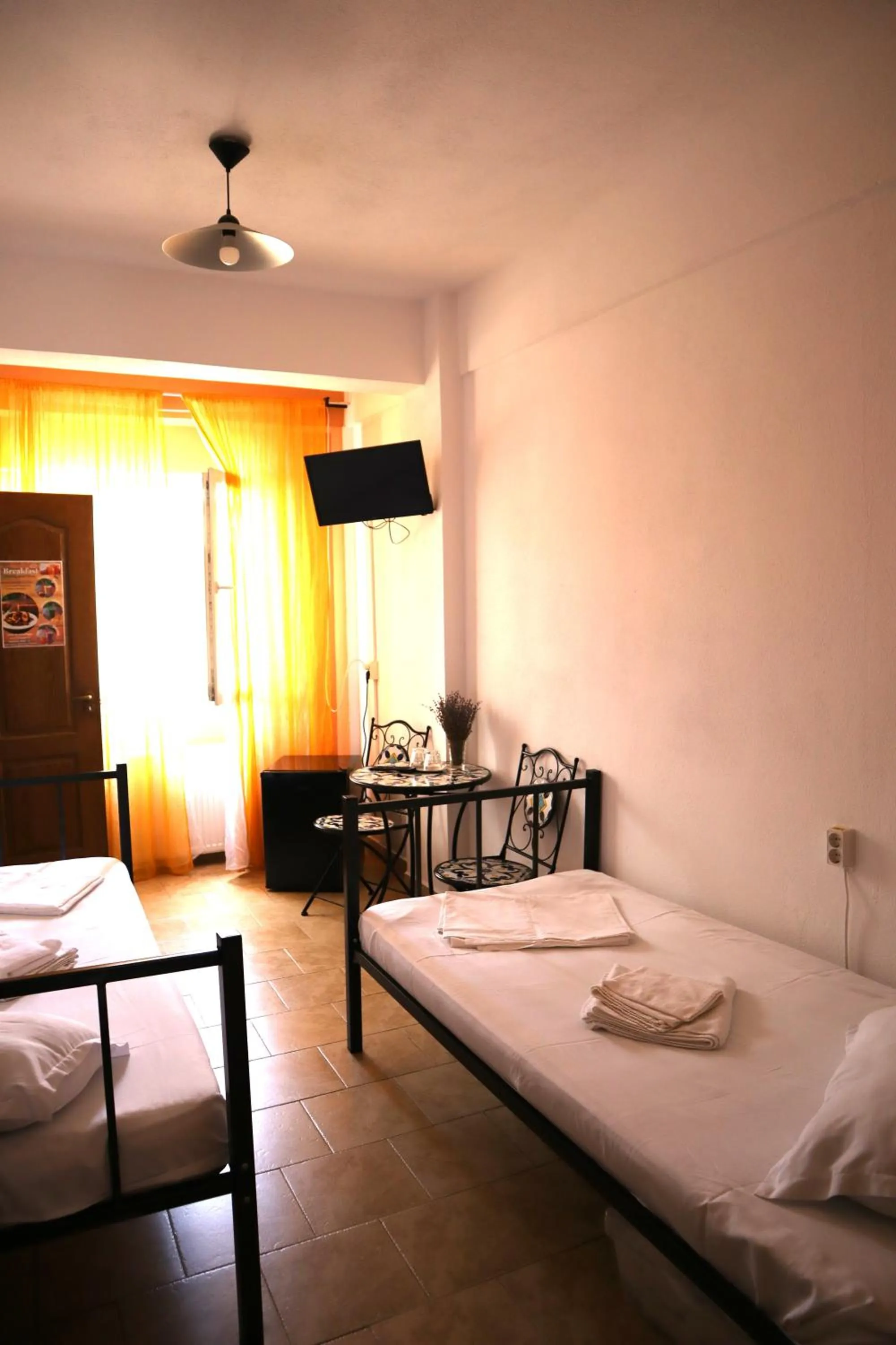 TV and multimedia, Bed in Taxi Hostel