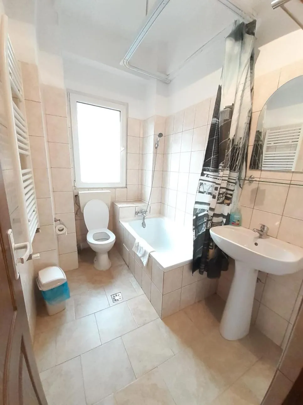 Shower in Taxi Hostel