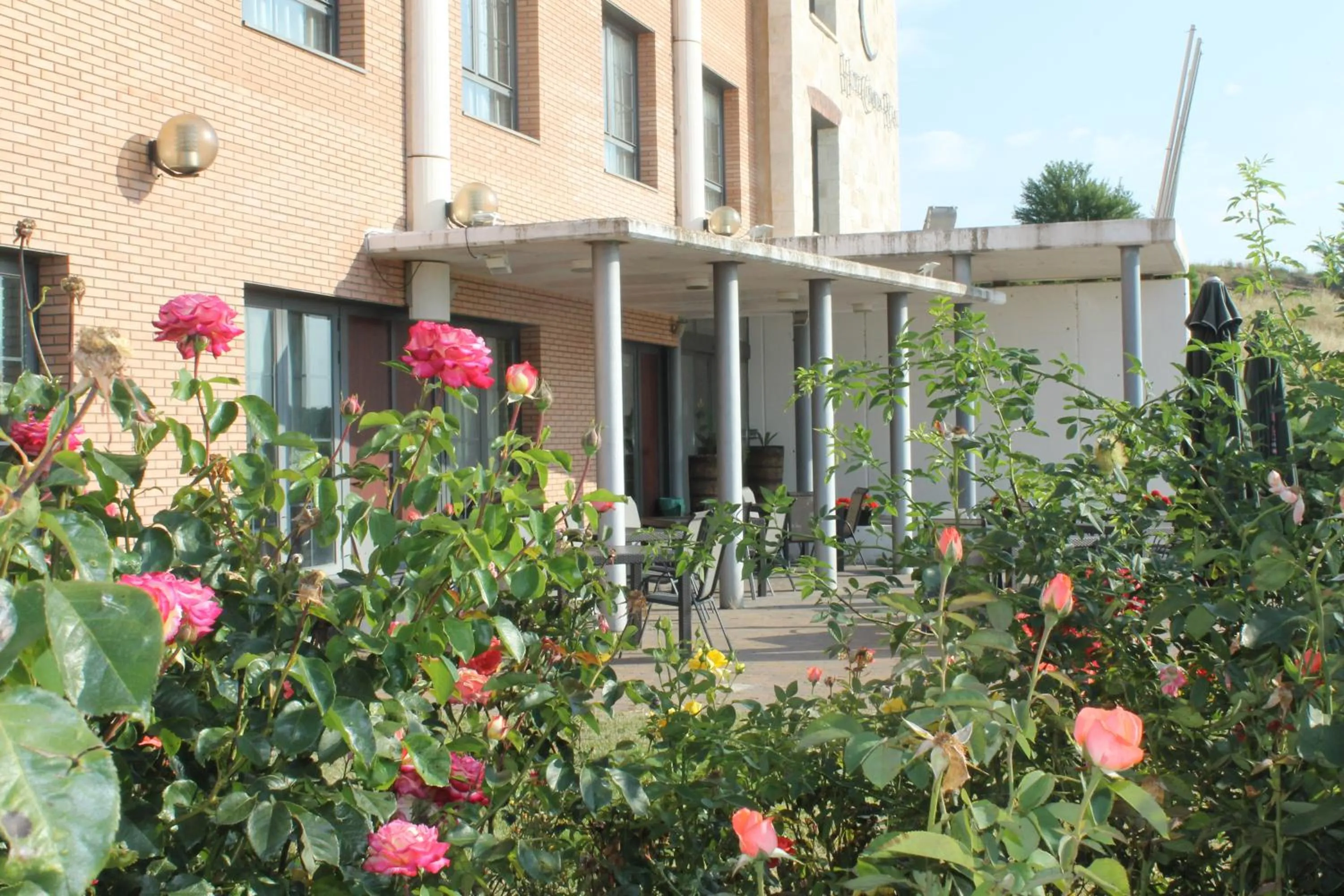 Facade/entrance in Hotel Camino Real